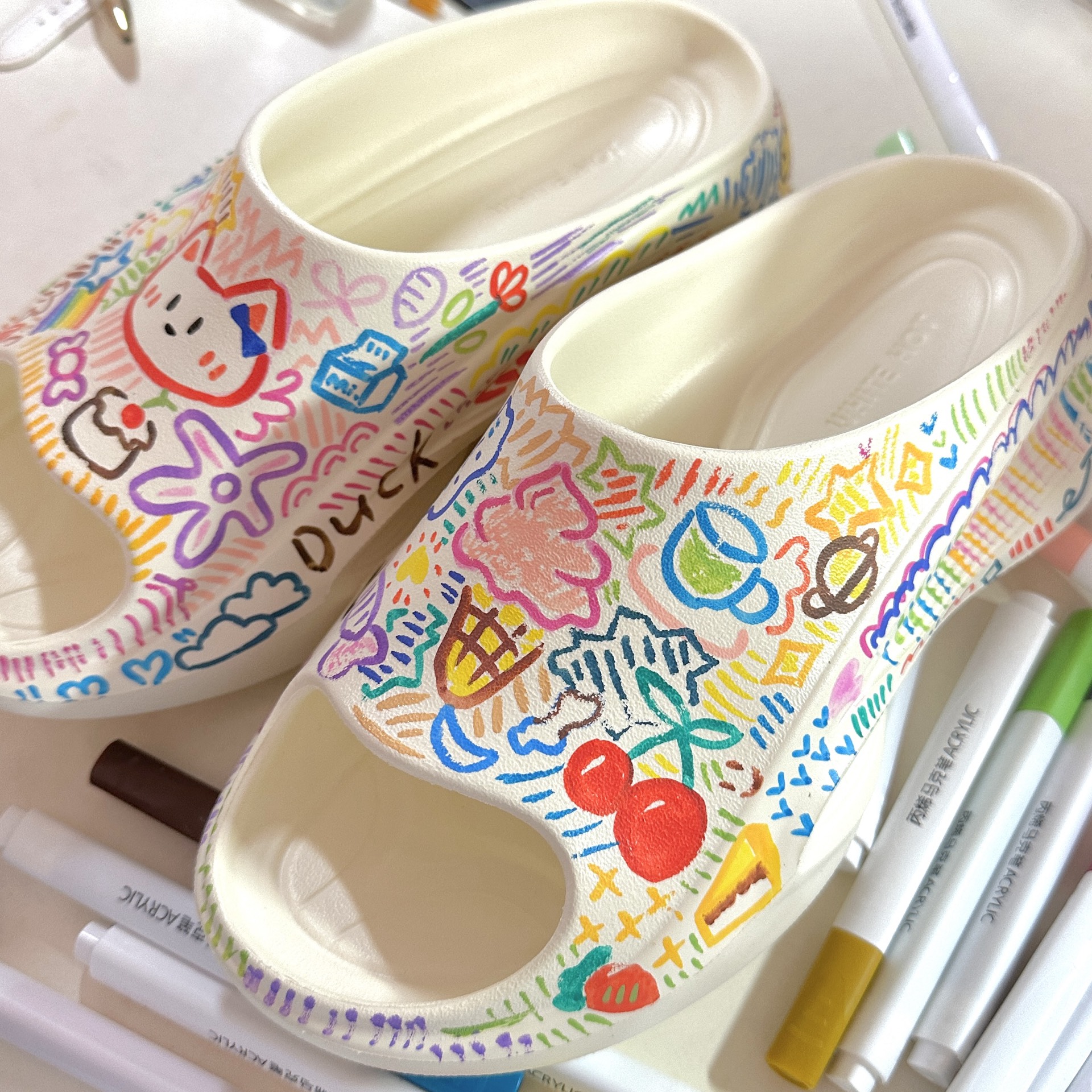 男朋友给diy画的拖鞋