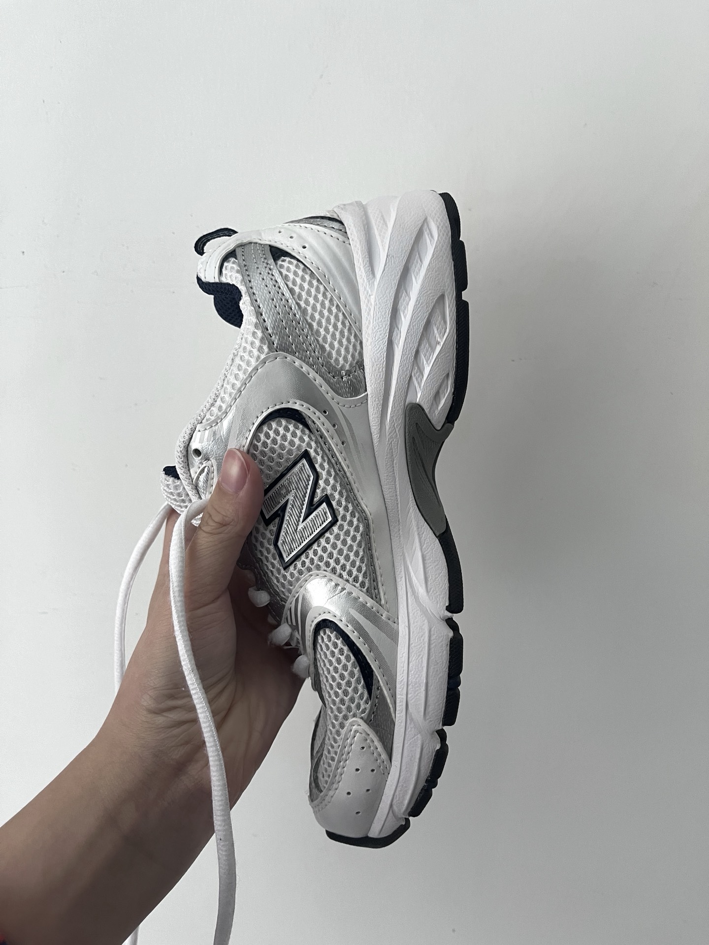 了 nb的专利科技abzorb缓震中底轻质的同时保证了不错的脚感#跑迎新春