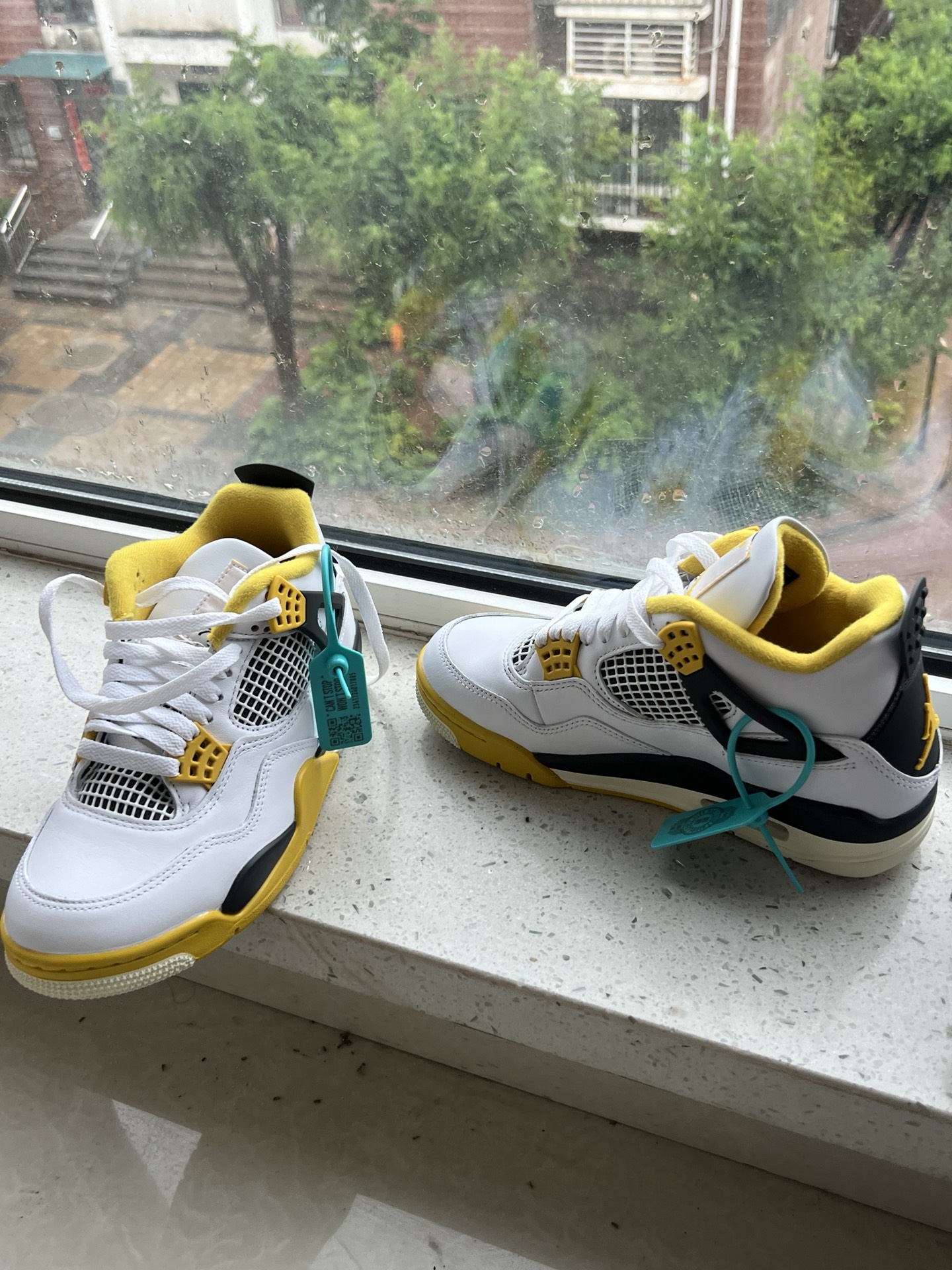 custom review-Jordan 4 Retro Vivid Sulfur Women's