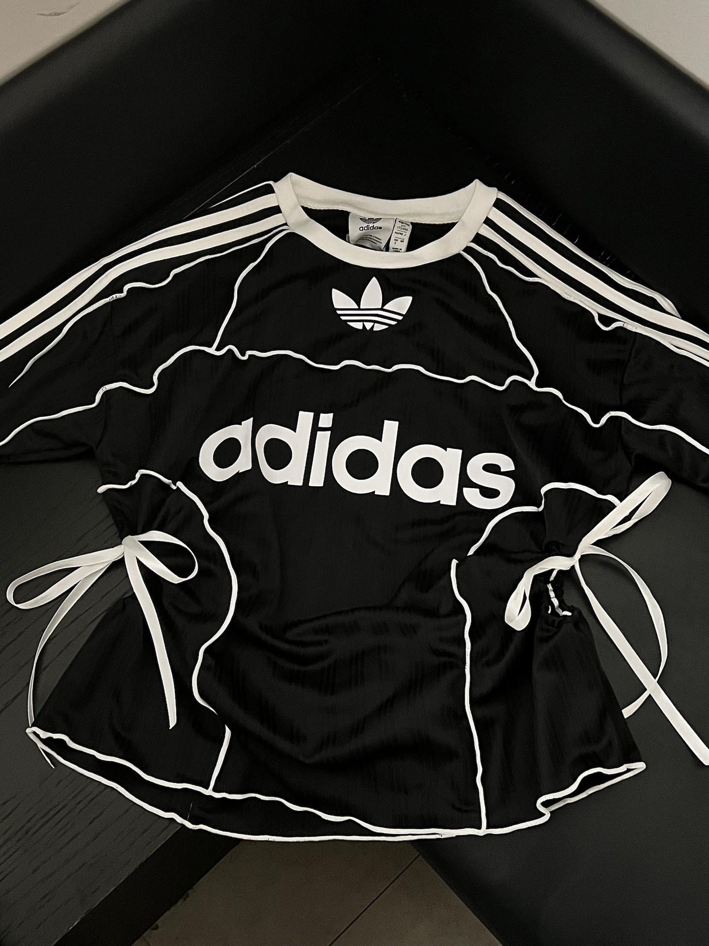 既不失运动气息还很时尚感～
下半身的搭配挺百搭的
#阿迪达斯短袖