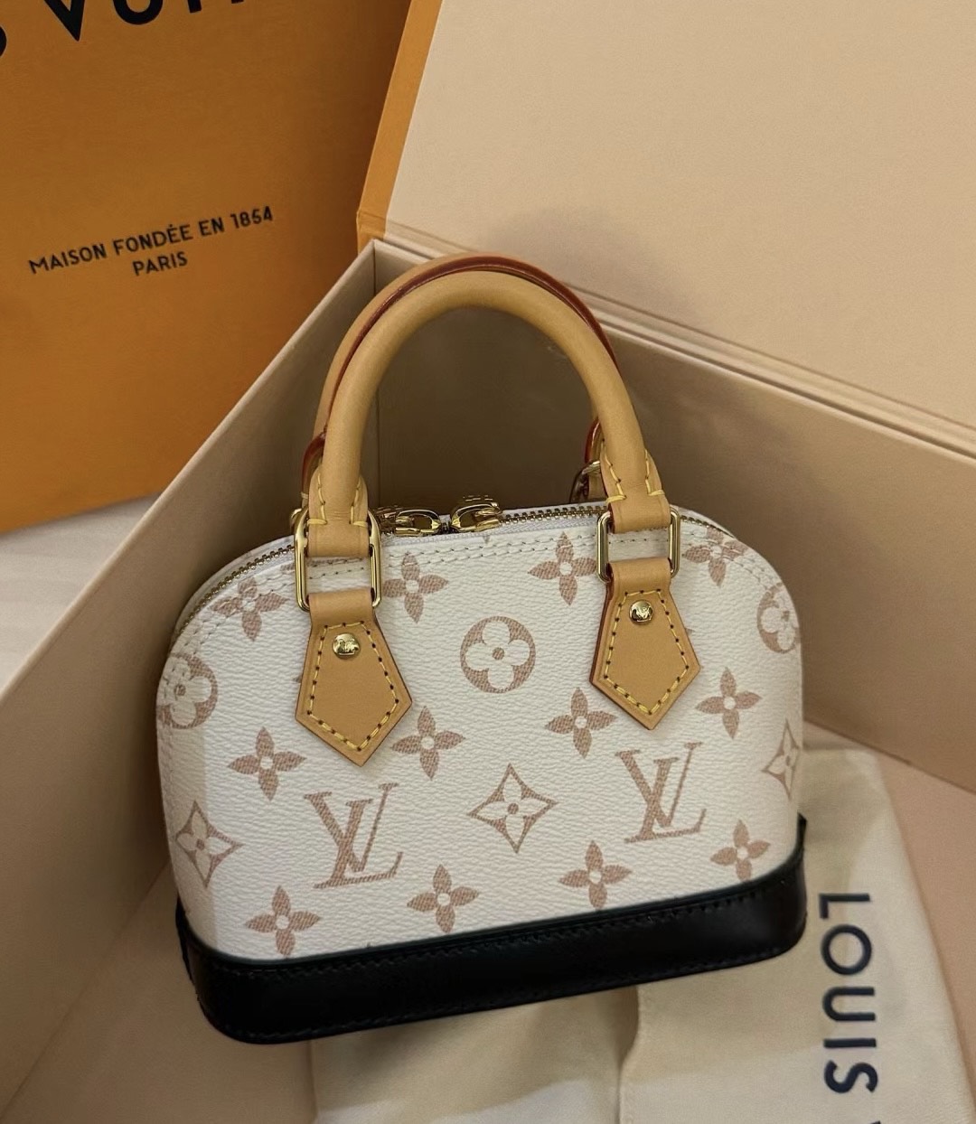 lv贝壳包迷你包包,纠结选哪个色?lv nano alma!