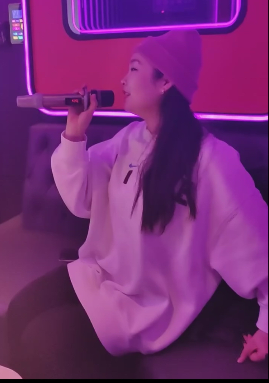 custom review-NIKE Бежевые Женские Свитшоты