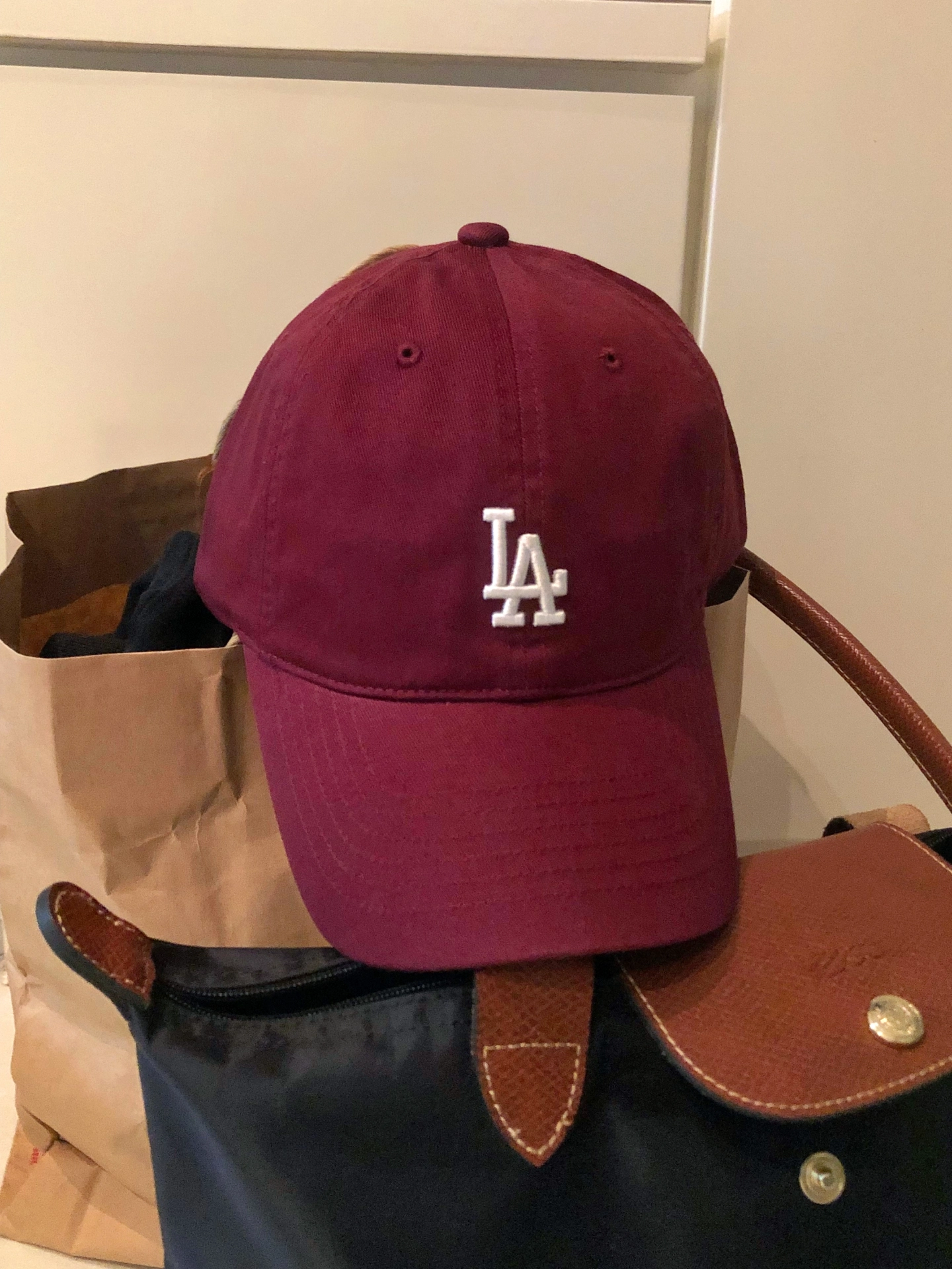 酒红色棒球帽真的巨巨巨显白!