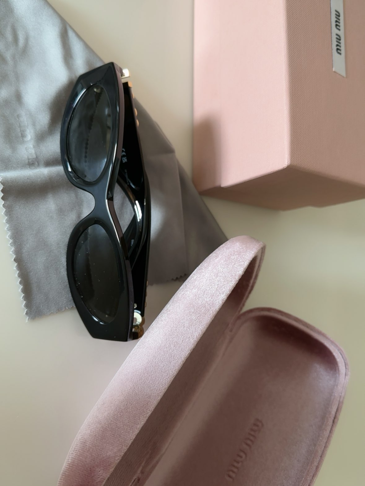 custom review-MIU MIU OVAL SUNGLASSES Женские Черный