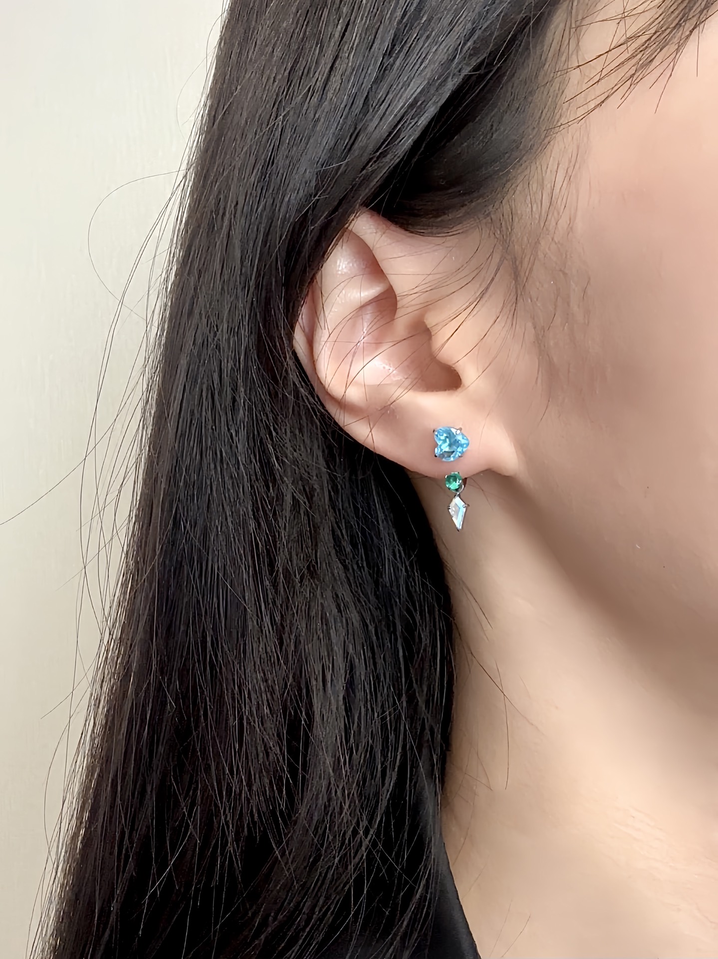 只需要一个耳洞的马蹄环耳钉这样搭真的好好看!