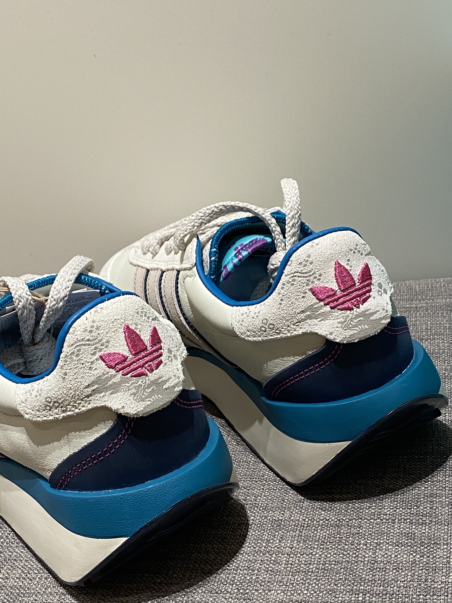 青花瓷adidas 三叶草龍年新款