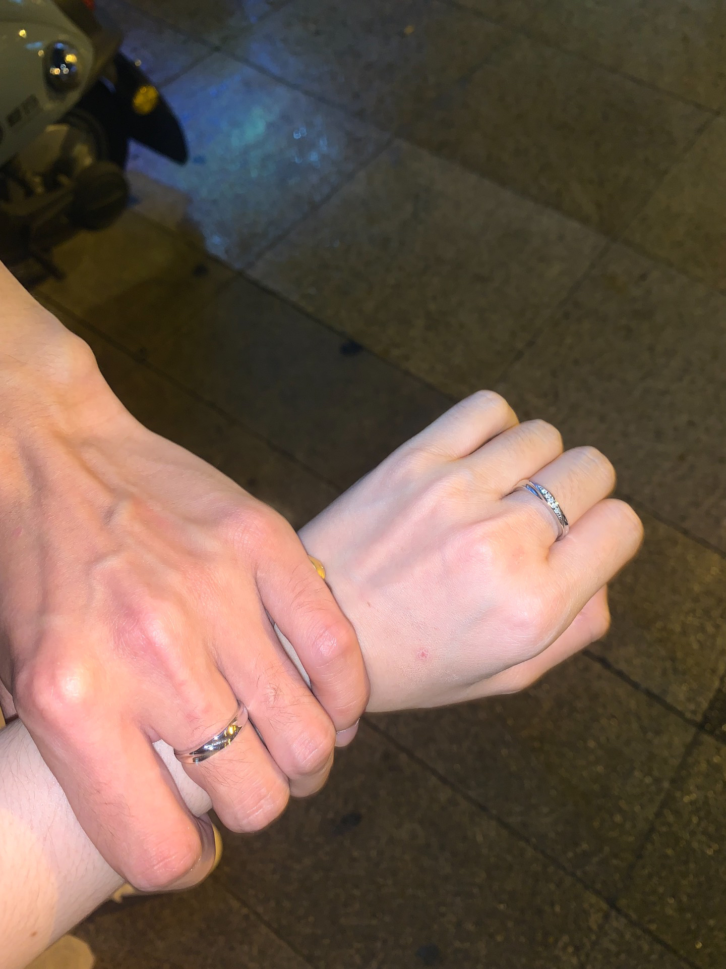 挺好看嘟,跟男朋友都挺喜欢的,不会划手 #我的宝藏对戒💍   卡蒂罗