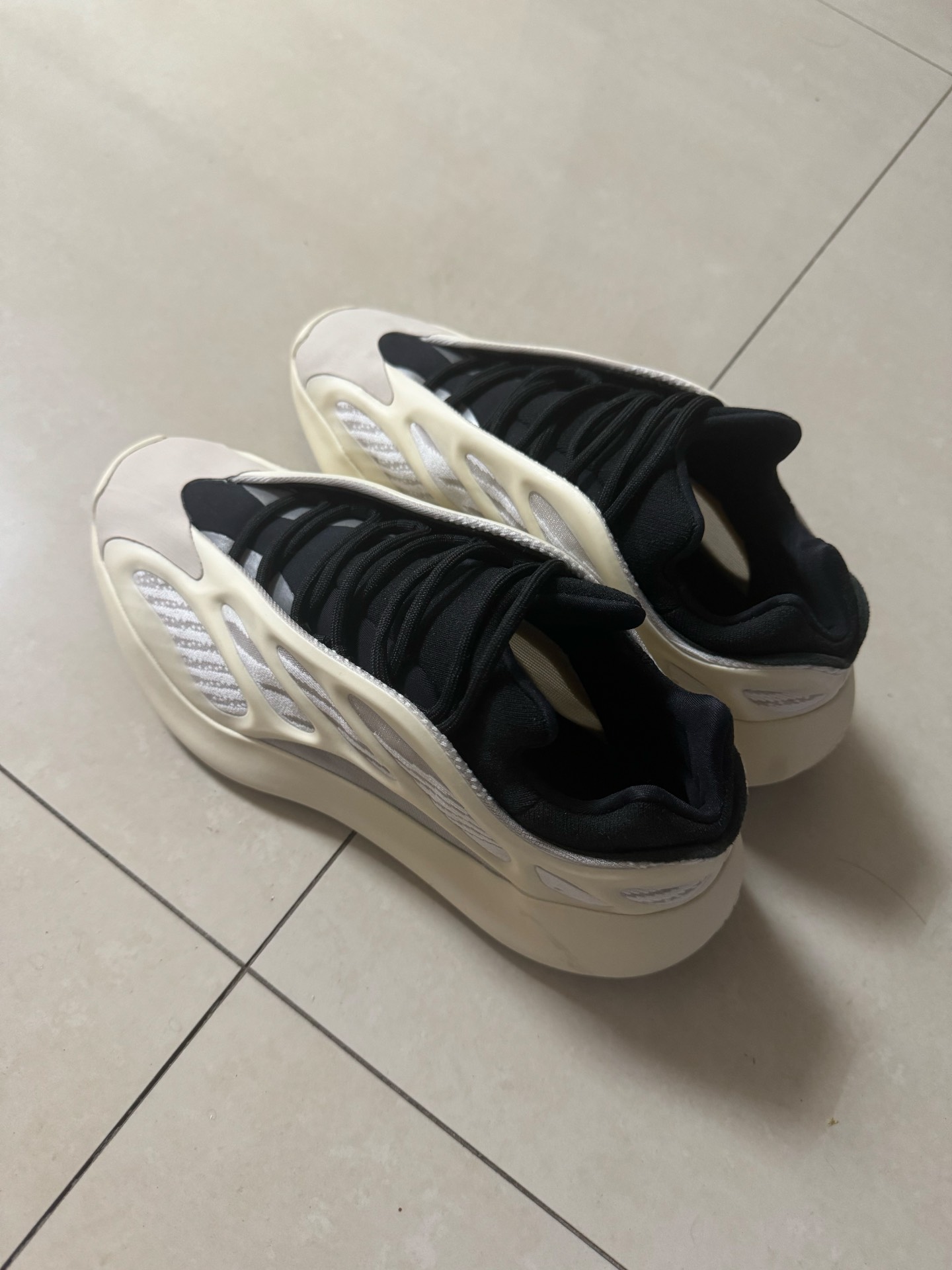 custom review-Adidas Originals Yeezy Boost 700 V3 Нерегулярная форма 'Azael' Низкий топ Толстая подошва Кроссовки Унисекс Экрю Серый Черный Выпуск 2022 года