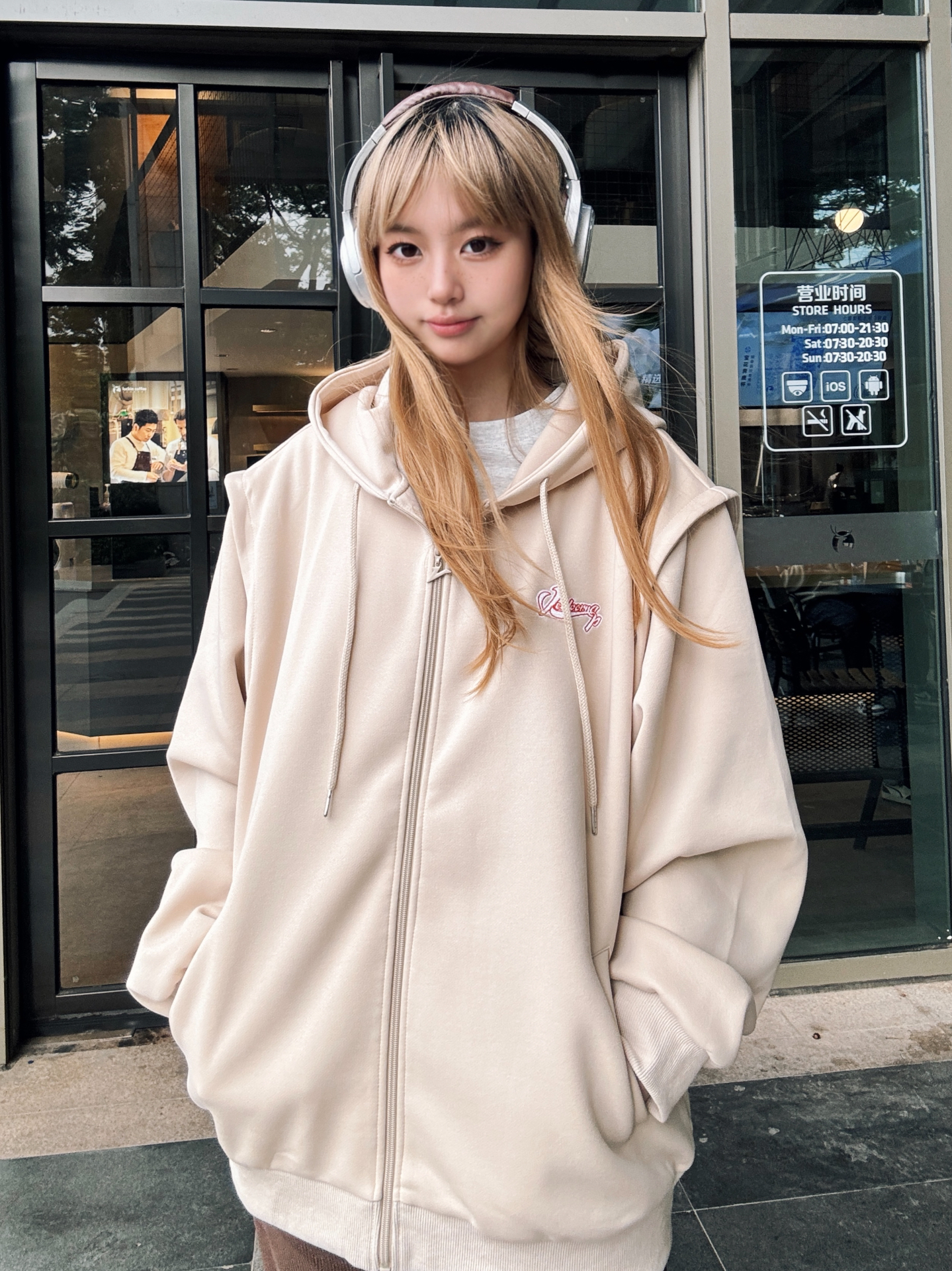 奶杏色卫衣这样搭好学院风✨