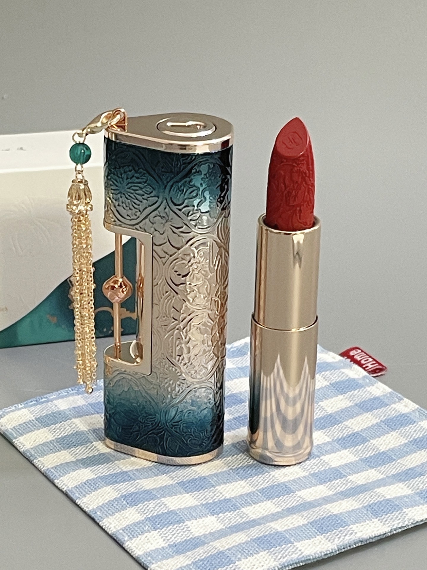女神请用花西子同心锁口红 涂一次爱一次