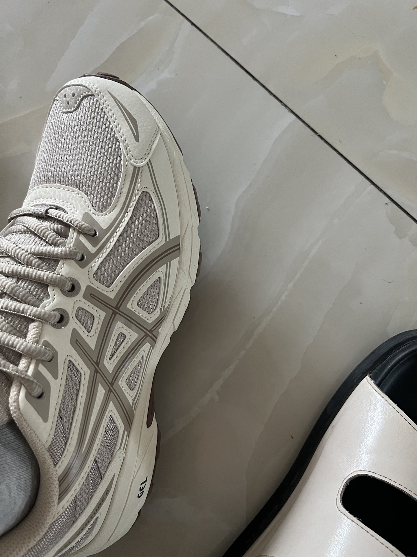 custom review-ASICS Gel Venture 6 Устойчивые к истиранию Низкие Кроссовки для Бега Женские Бежево-Серые