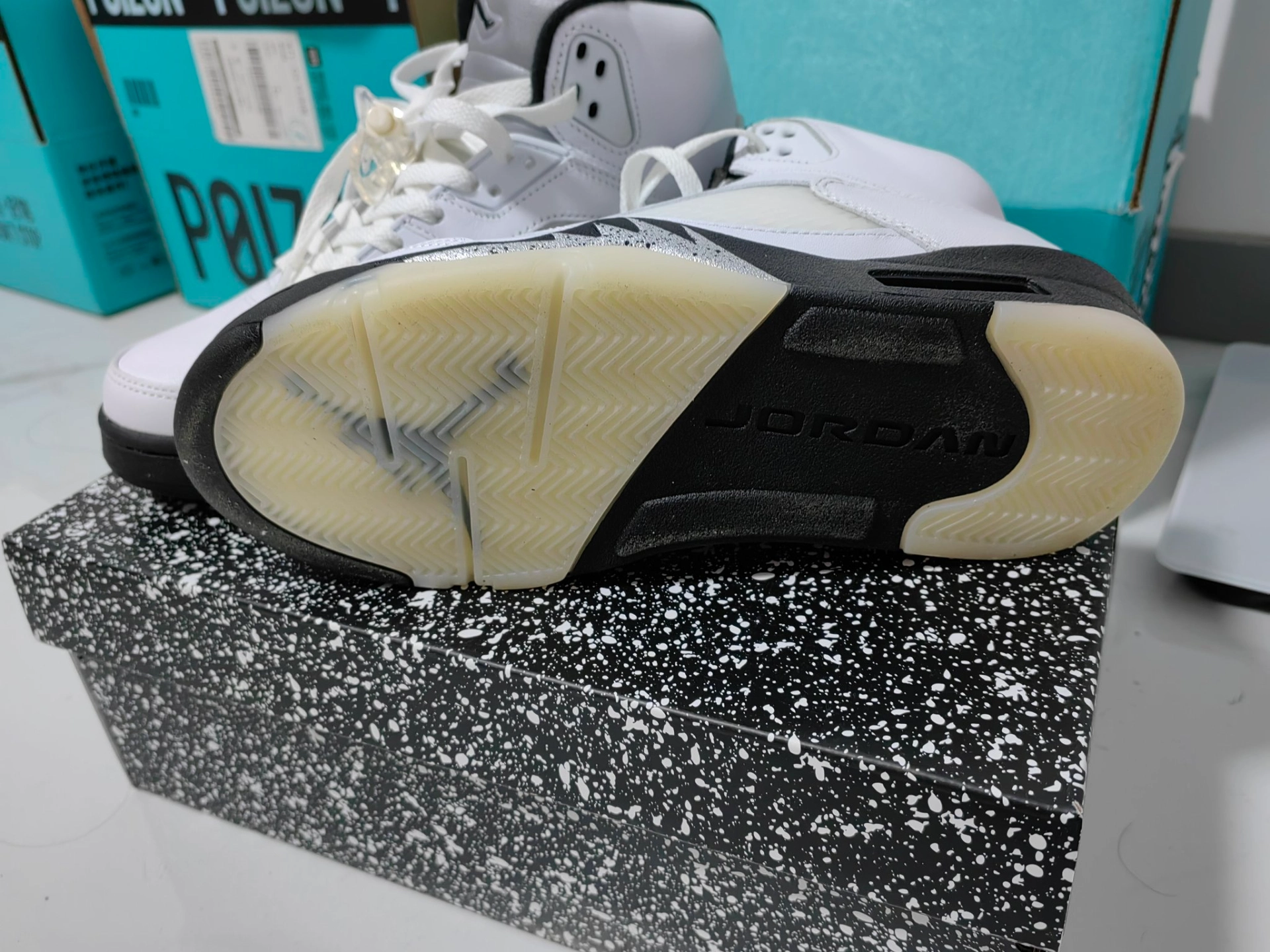 custom review-air jordan 4 se neon air max 95 cool greyvolt wolf grey black for sale