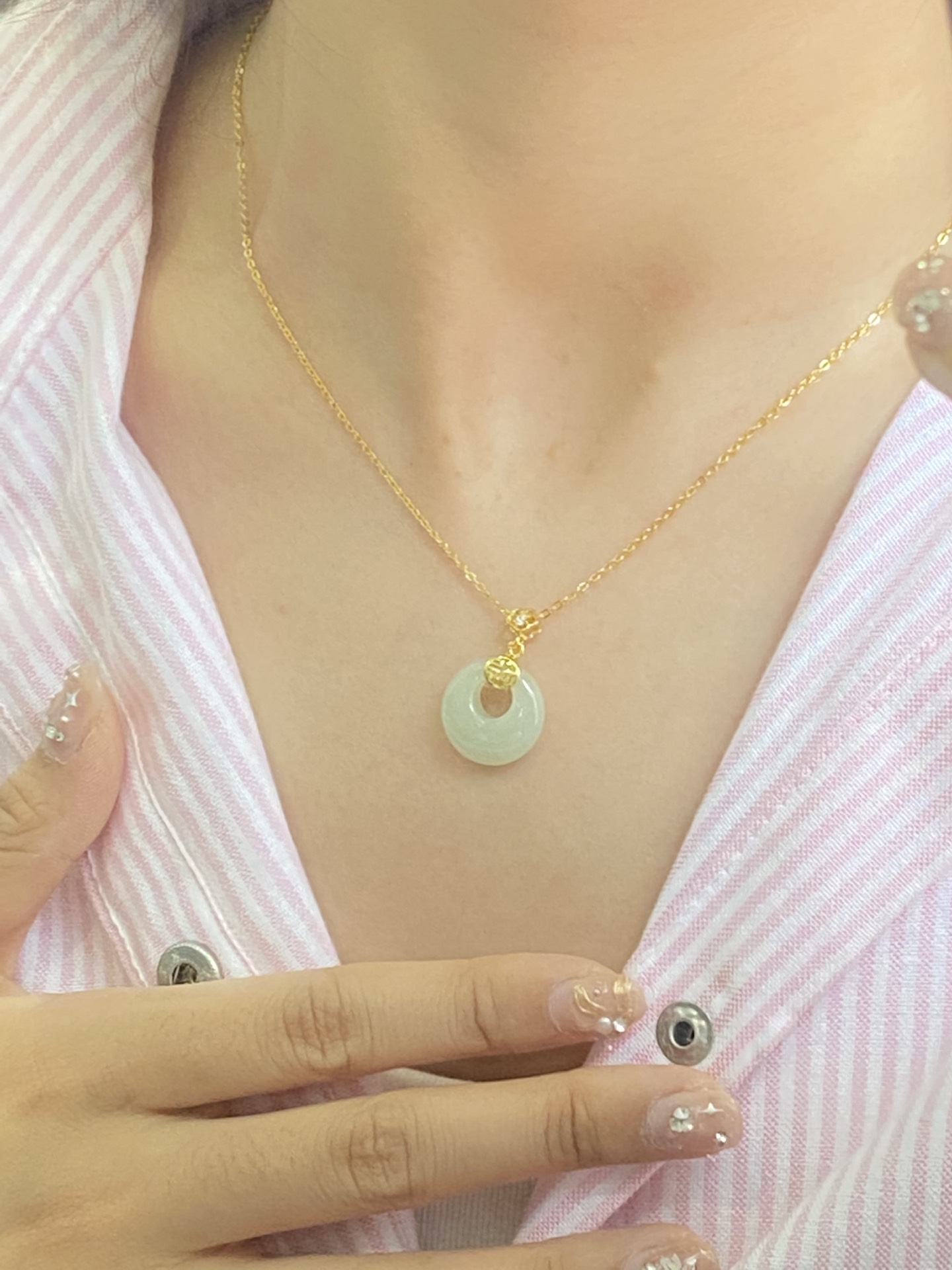 女孩子不能错过的和田玉平安扣项链