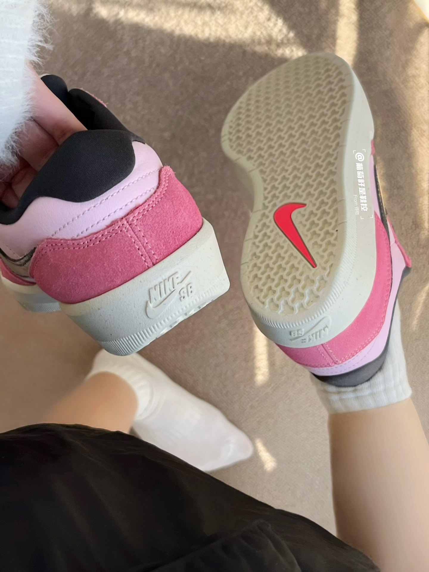 nike袜子钩子相反图片