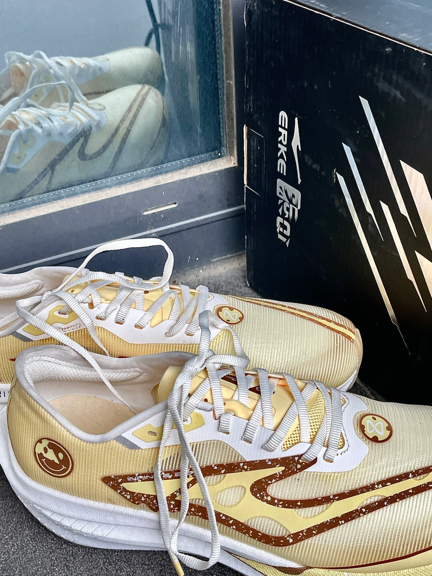 鞋柜就不能缺少这鸿星尔克的存在