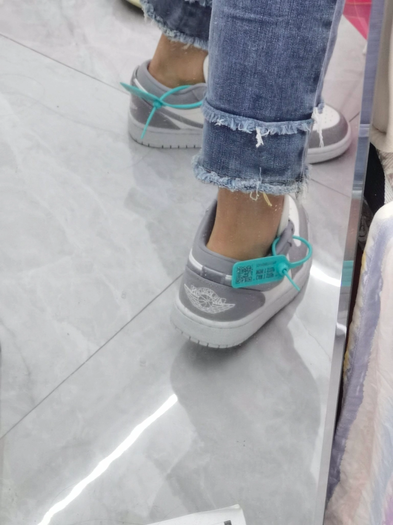 custom review-Jordan Air Jordan 1 SE 'Свет Стальной GREY' Низкий Топ Винтажные Баскетбольные Кроссовки Женские Серый Белый