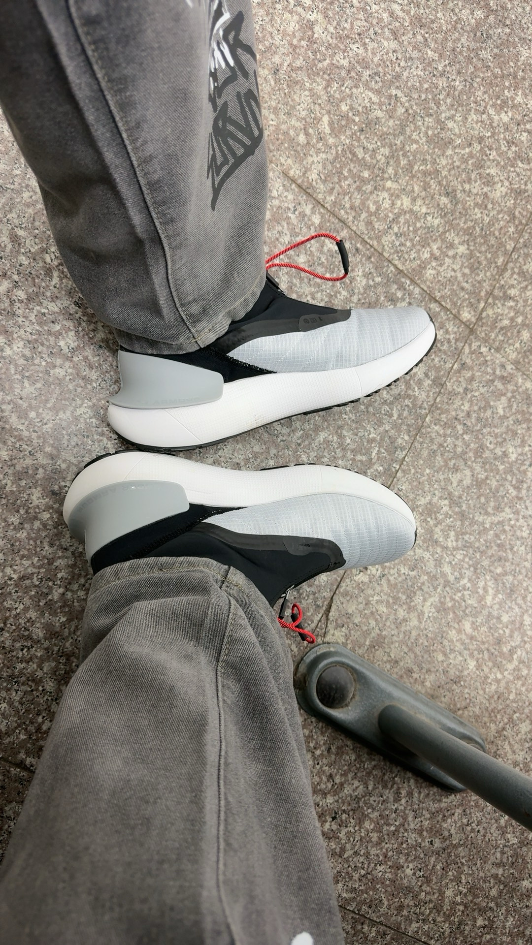 custom review-Under Armour HOVR Phantom 3 Устойчивый к истиранию Дышащий Отскок MID Топ Тренировочные Беговые кроссовки Унисекс Серый