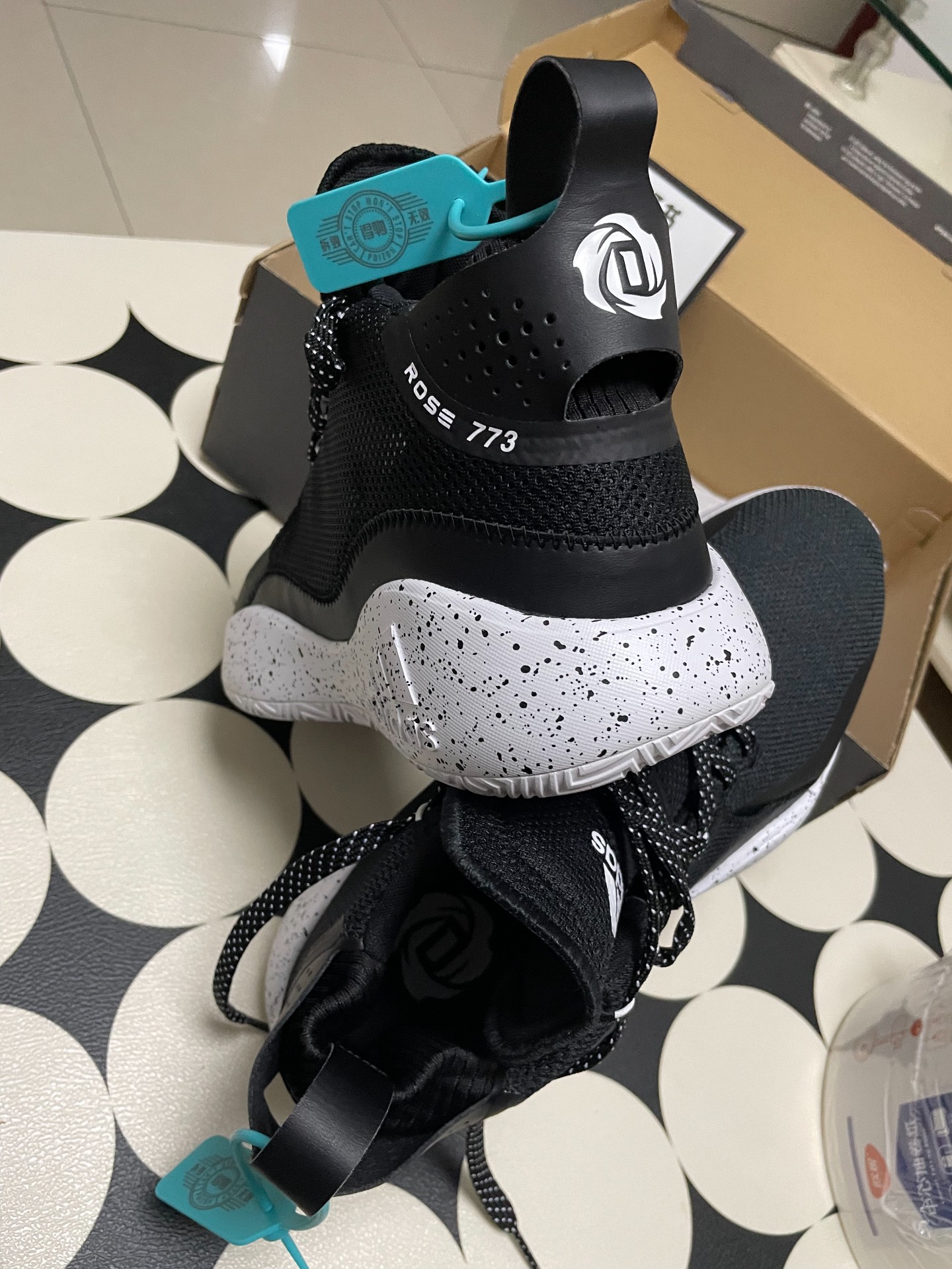 custom review-Adidas D Rose 773 Slip-Resistant Wa Дышащий MID Баскетбольные кроссовки Мужской Черный