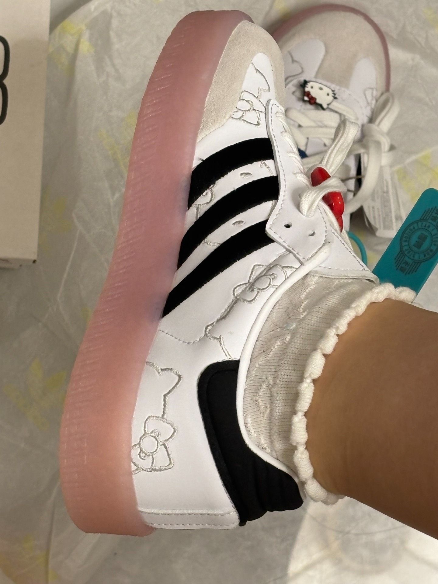 custom review-Adidas Originals Sambae Hello Kitty Women
s