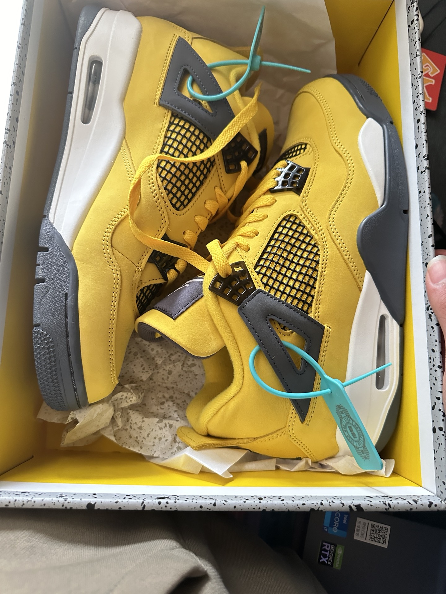 custom review-JORDAN 4 Retro Lightning 2021