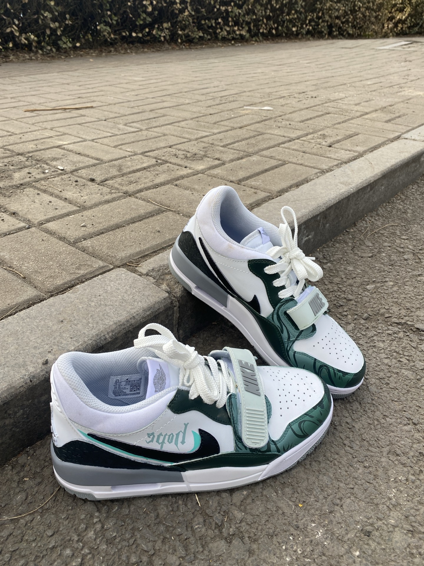 美式街头风的墨绿色鞋子