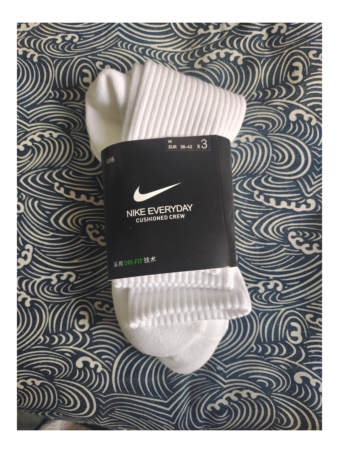 nike纯白袜子无限购