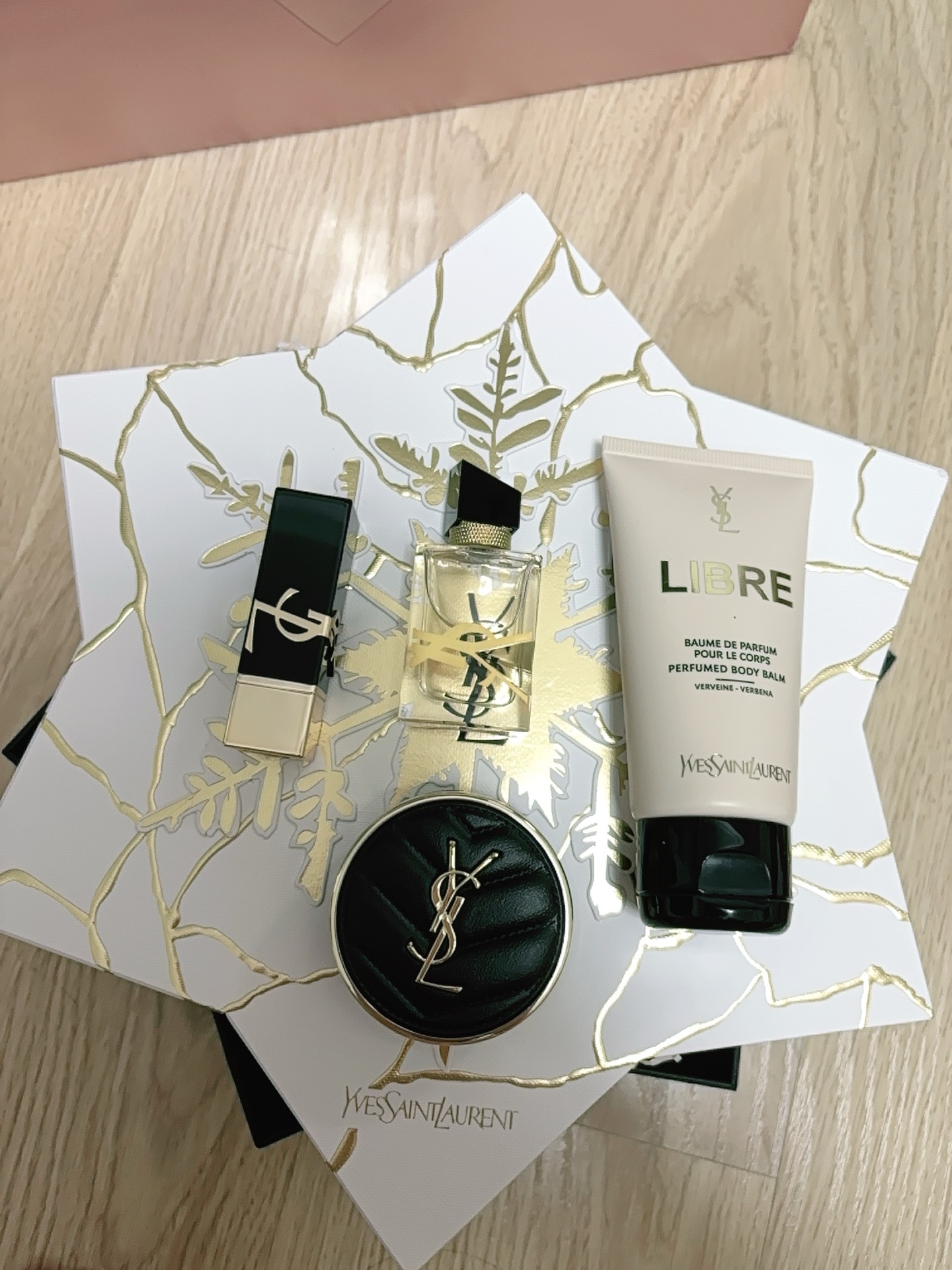 ysl圣罗兰 明星香水礼盒彩妆套装 易上色哑光雾面