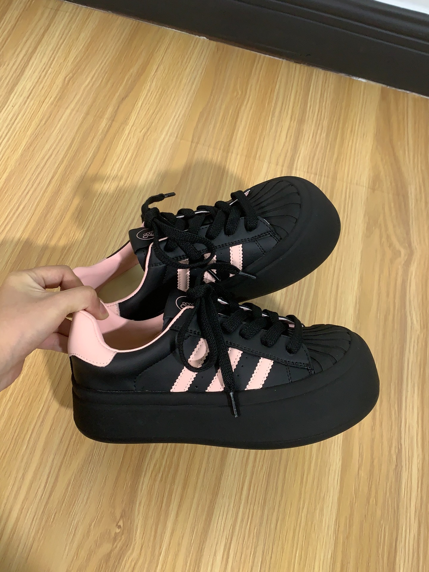 呼呼💨black pink 贝壳头板鞋