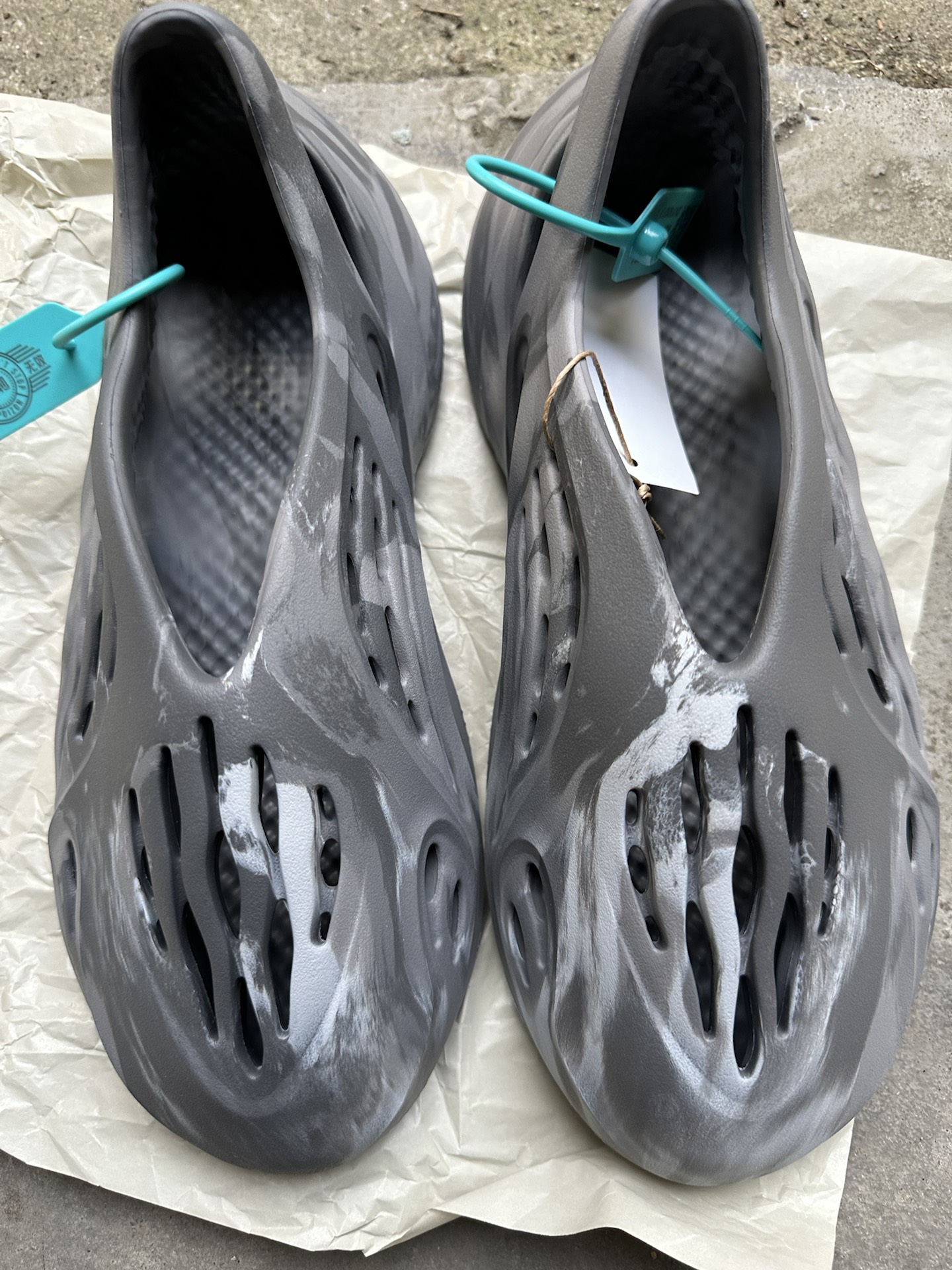 custom review-Adidas Originals Yeezy Foam Runner RNR MX GRANITE Sabo Unisex Бетон Серый