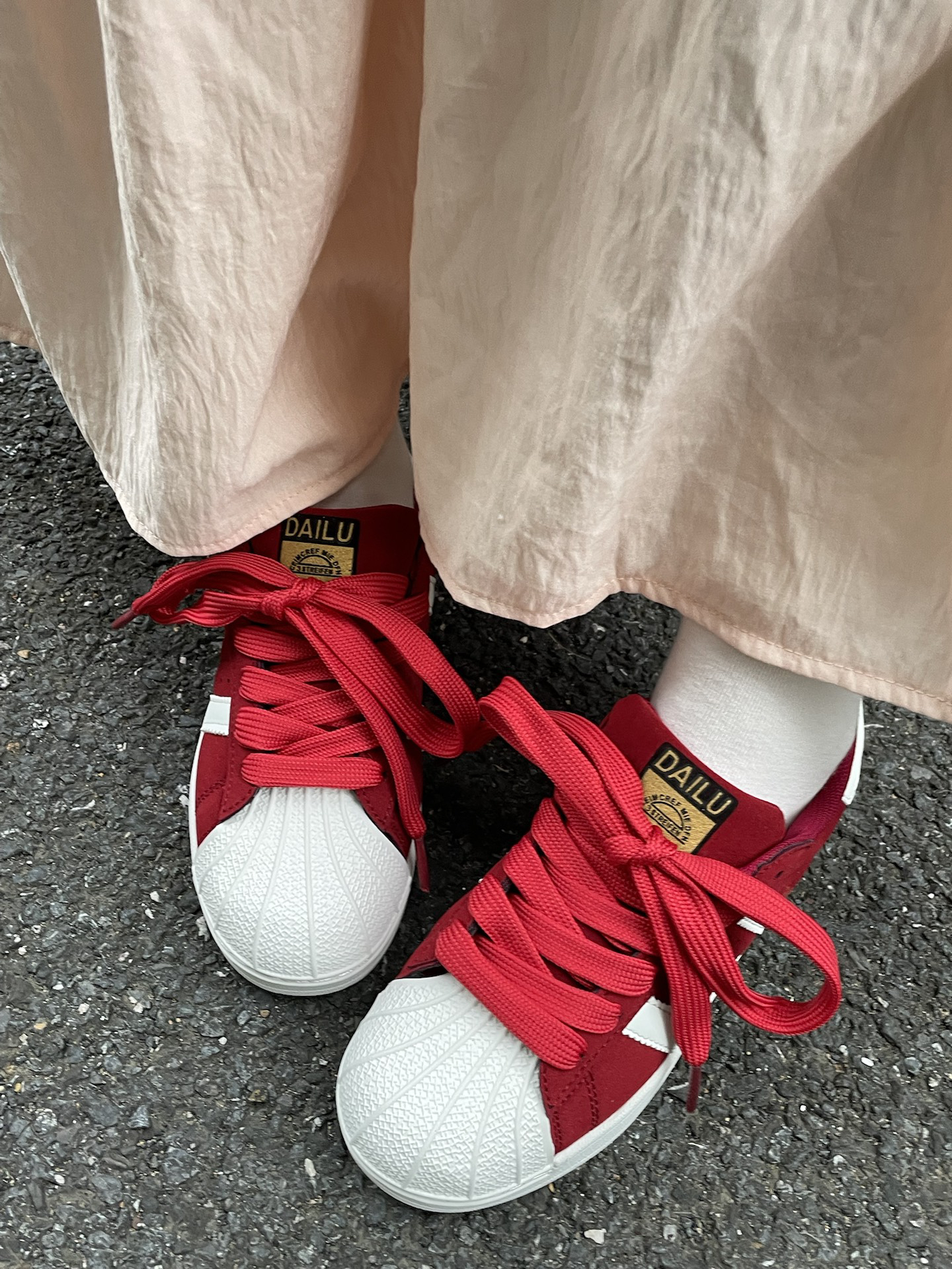 这双酒红色板鞋都给我焊jio上!