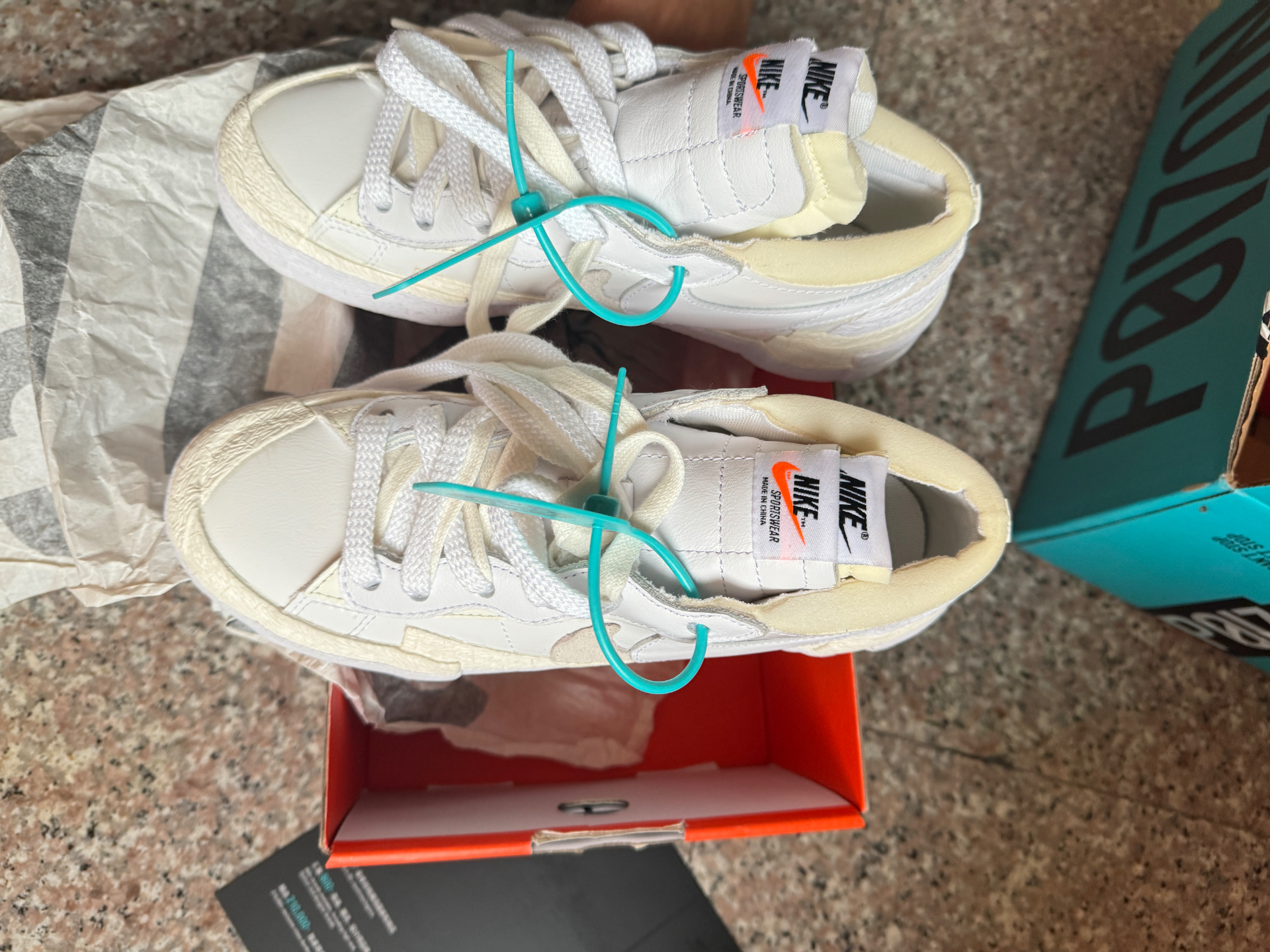 custom review-Sacai x Nike Blazer 'Белый Лакированная кожа' Низкие Кроссовки для скейтбординга Унисекс Белый