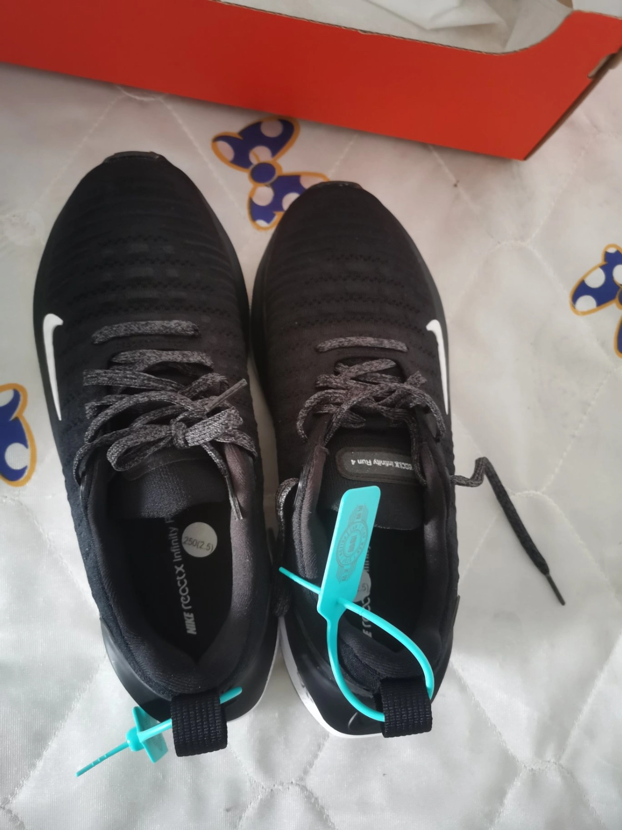 custom review-Nike InfinityRN 4 Амортизация Водонепроницаемый Низкий Топ Повседневные Беговые кроссовки Мужские Черный Белый