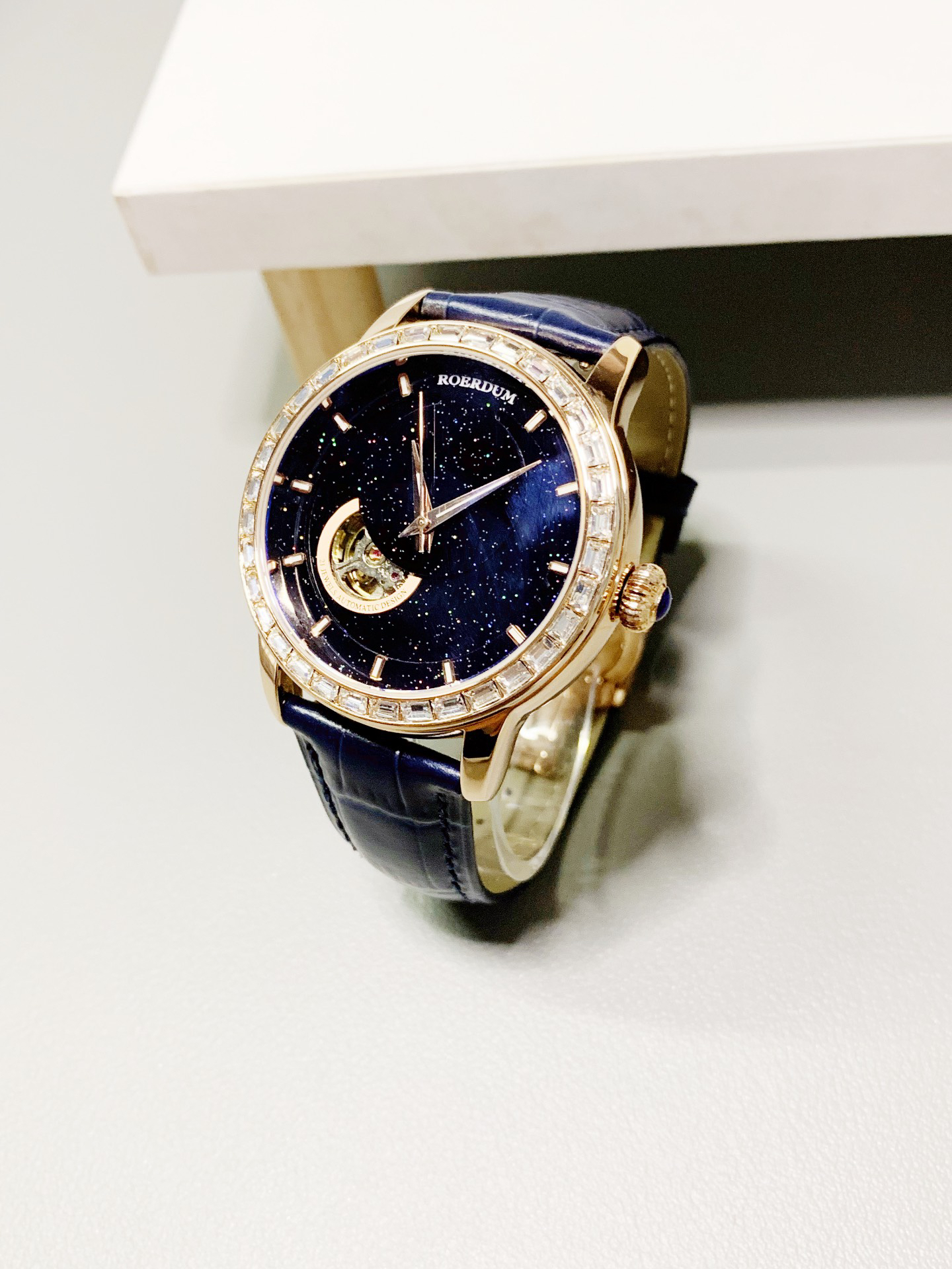 hello 宝子们 你们好呀
没想到星空🌃手表可以设计成这个样子