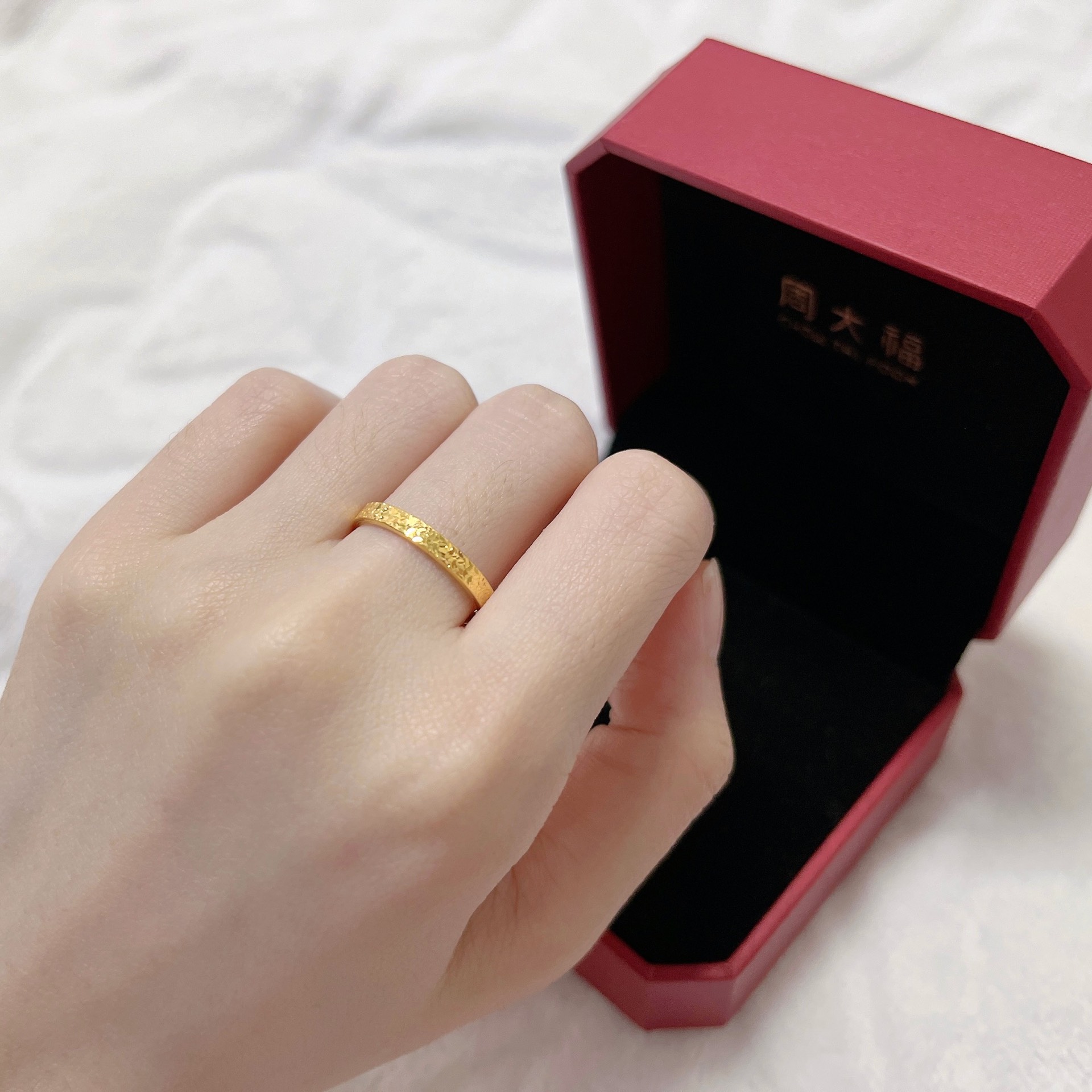 听说今年很流行碎冰冰戒指🧐