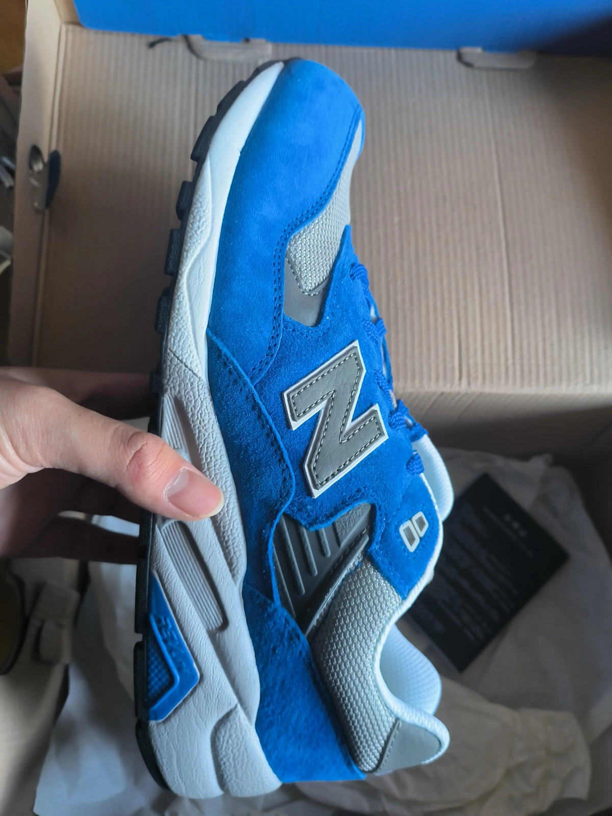 太帅了,就是脚感邦邦硬,走路半小时脚板很痛哈哈哈#nb鞋 #新百伦574