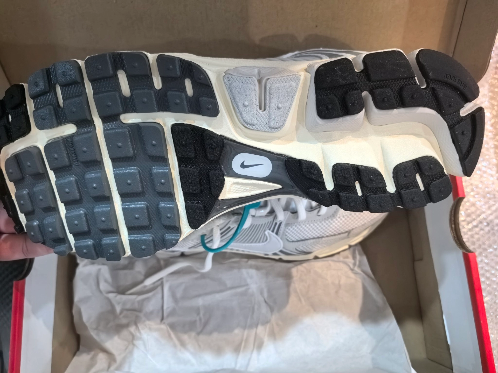 custom review-Nike Zoom Vomero 5 Platinum Tint