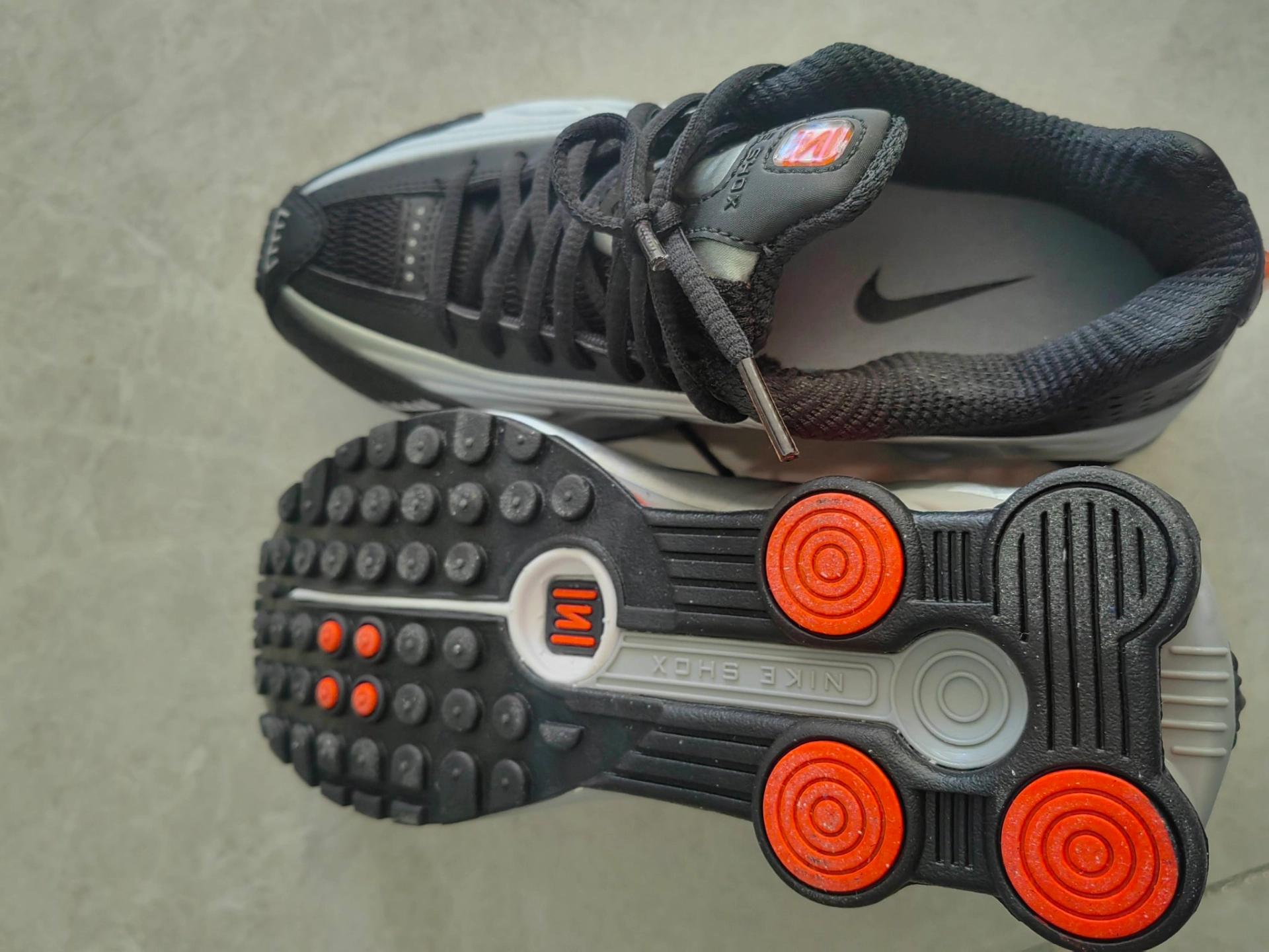 custom review-Nike Shox R4 Low Топ Повседневный Городская Коммутация Беговые Кроссовки Унисекс Серебряный Красный