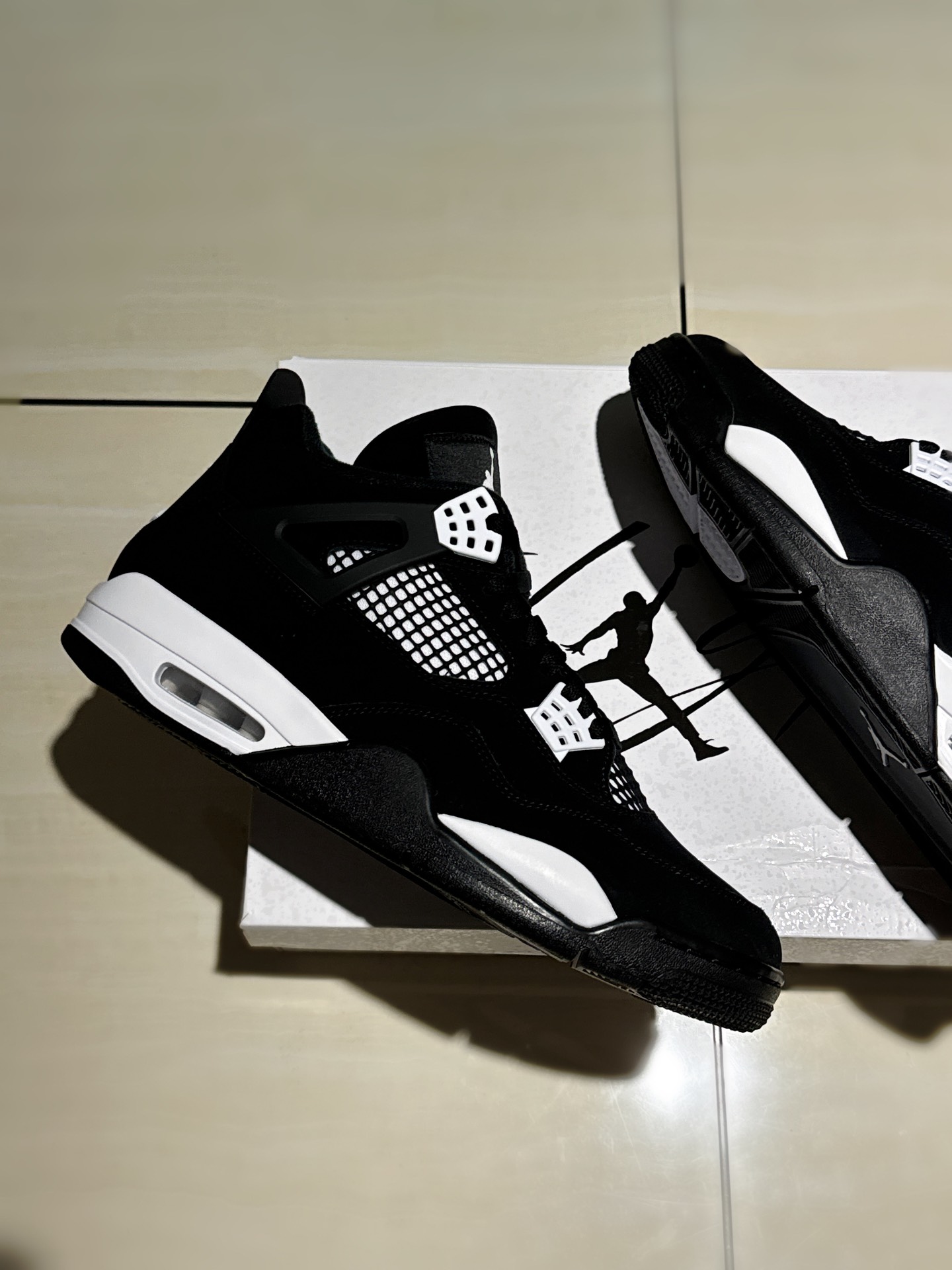custom review-JORDAN 4 Retro White Thunder