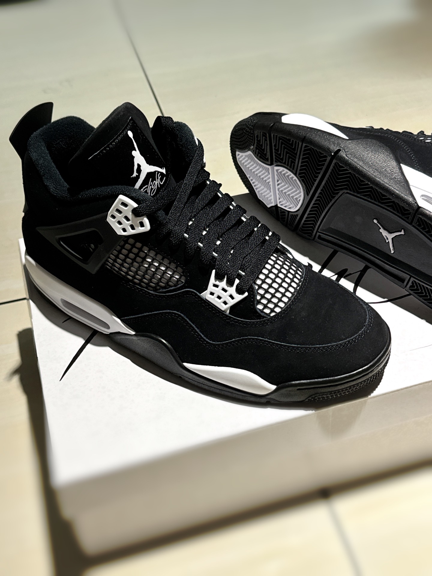 custom review-JORDAN 4 Retro White Thunder