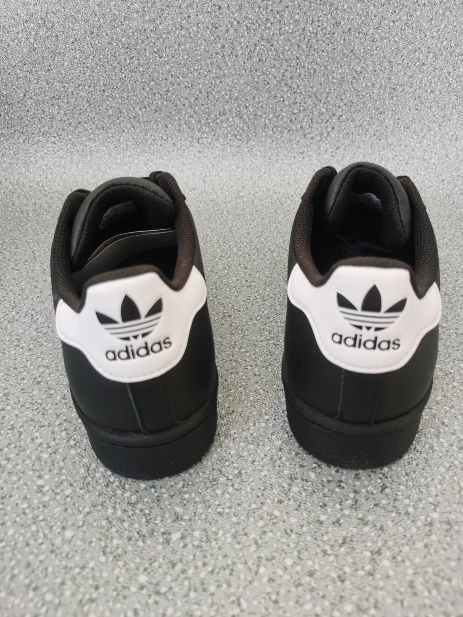 永不过时的黑金三叶草贝壳头板鞋!