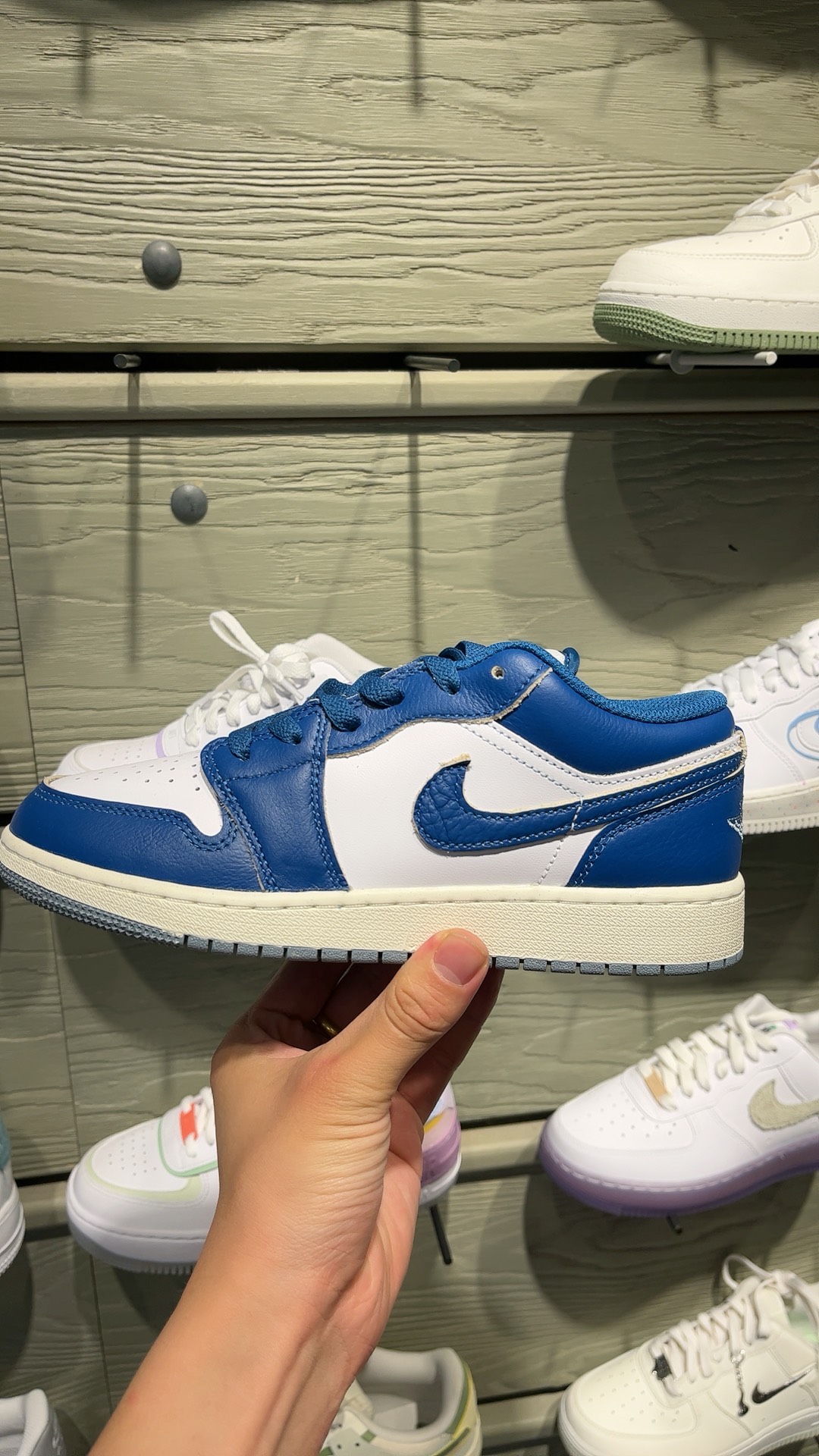 aj1low皇家蓝闪电配色图片