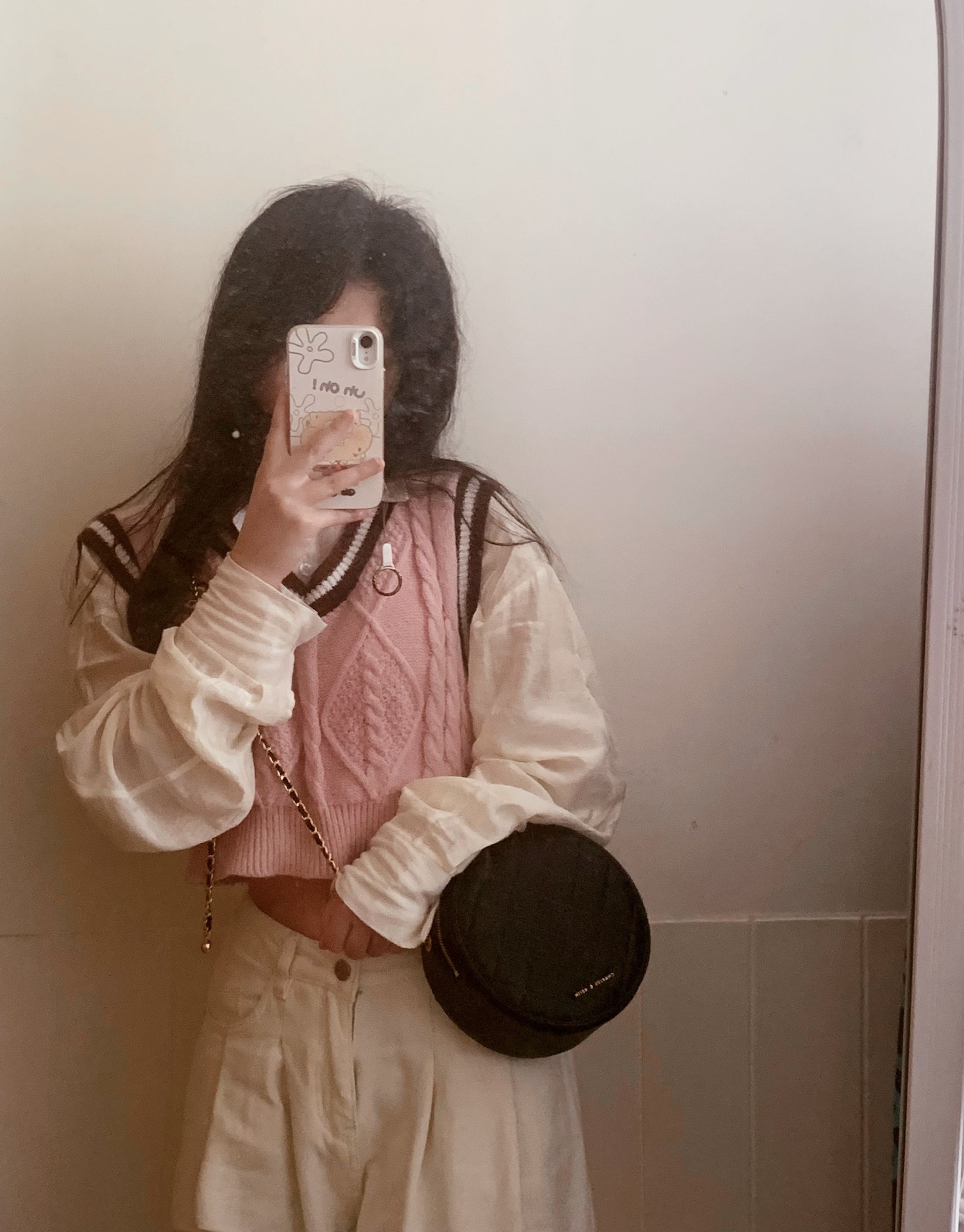 美丽的衣服搭美丽的包包 将穿搭视为我的每日爱好 大胆展示自己的魅力