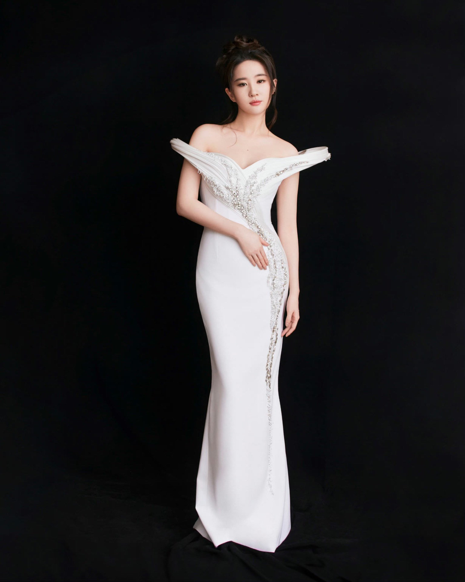 刘亦菲白色钻饰高定礼服🧚‍♀️天仙美貌