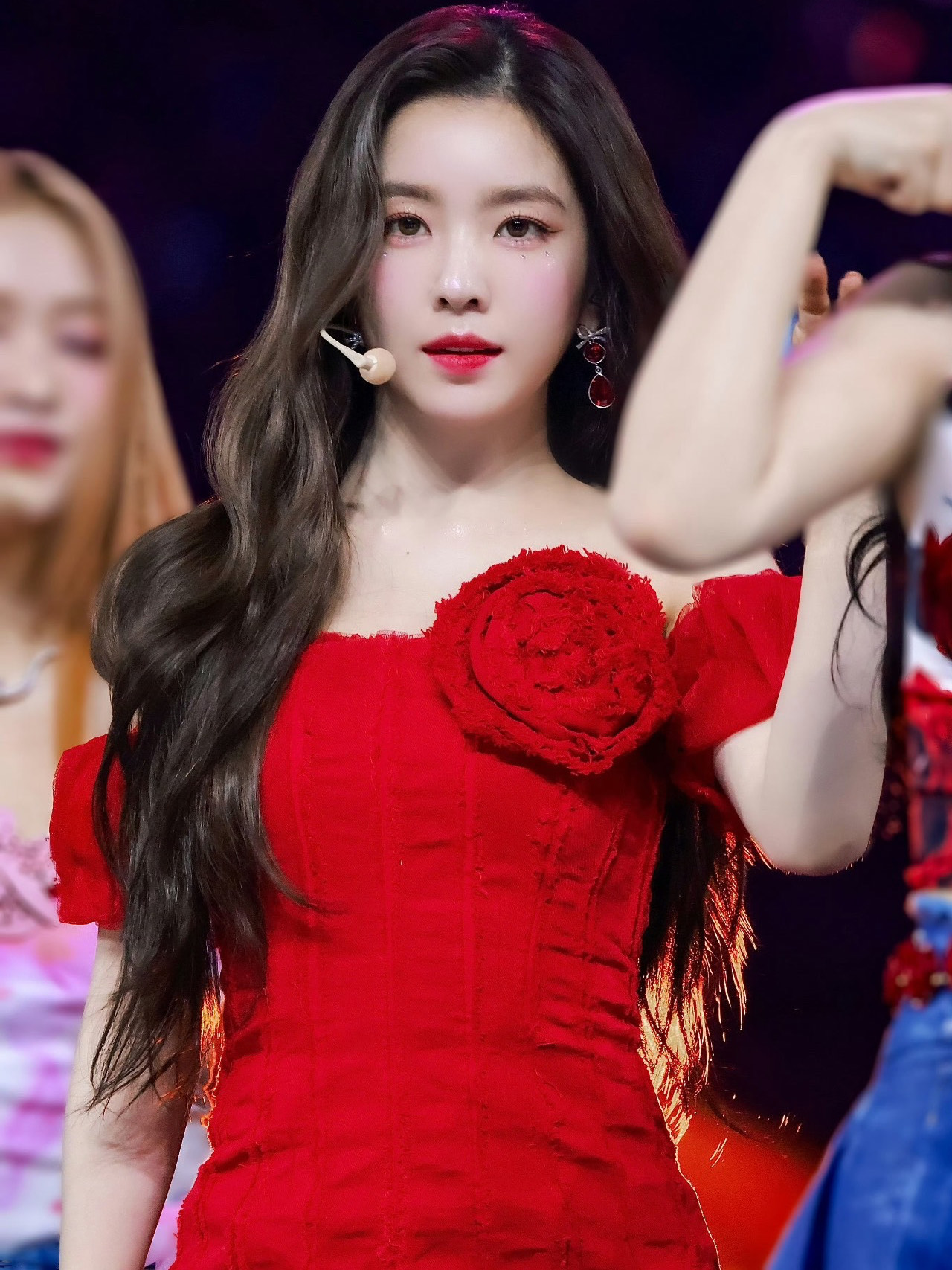 irene裴珠泫舞台辣妹迷你裙🌹裴姐真是娇艳红玫瑰