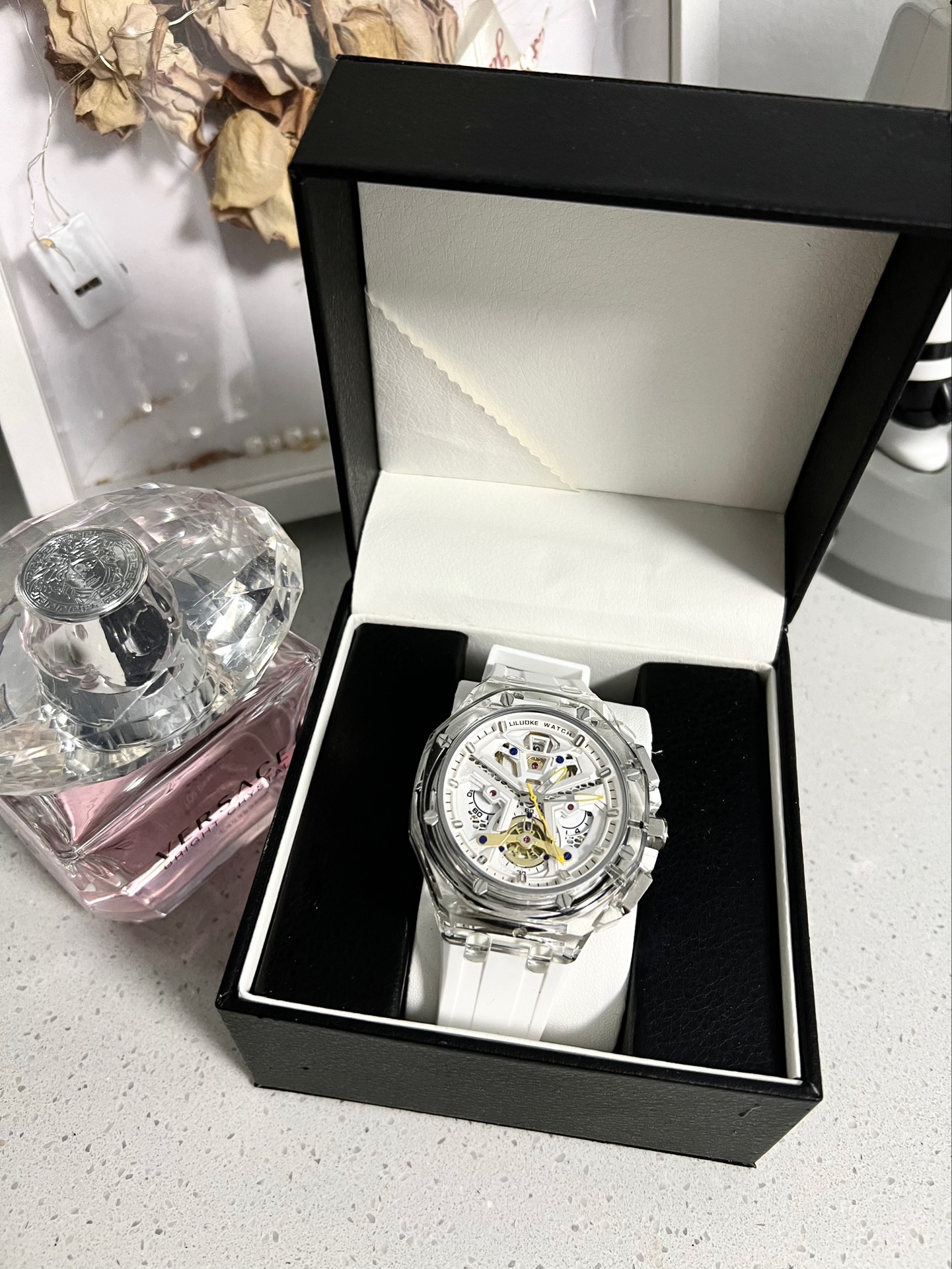 透明冰川的石英机芯手表!