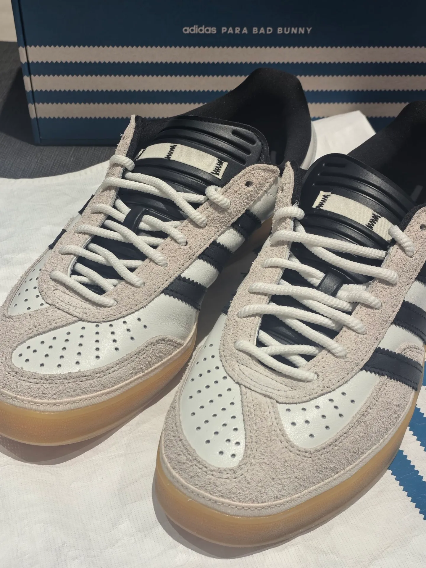 ★adidas originals x Bad Bunny★GAZELLE INDOOR★追跡可 Bad Bunny × adidas Gazelle Indoor “White Black”が国内9月21日