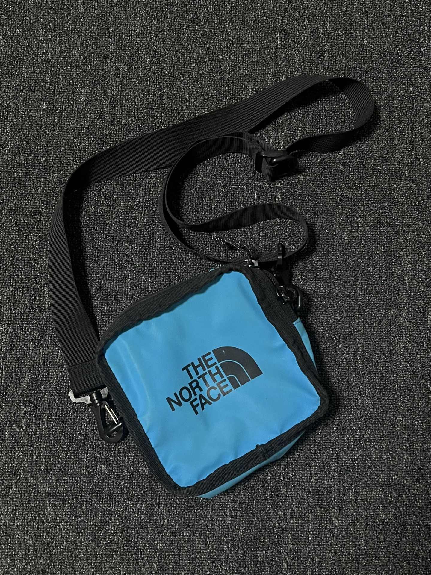 女朋友送的的第一件 tnf北面 单肩包斜挎包