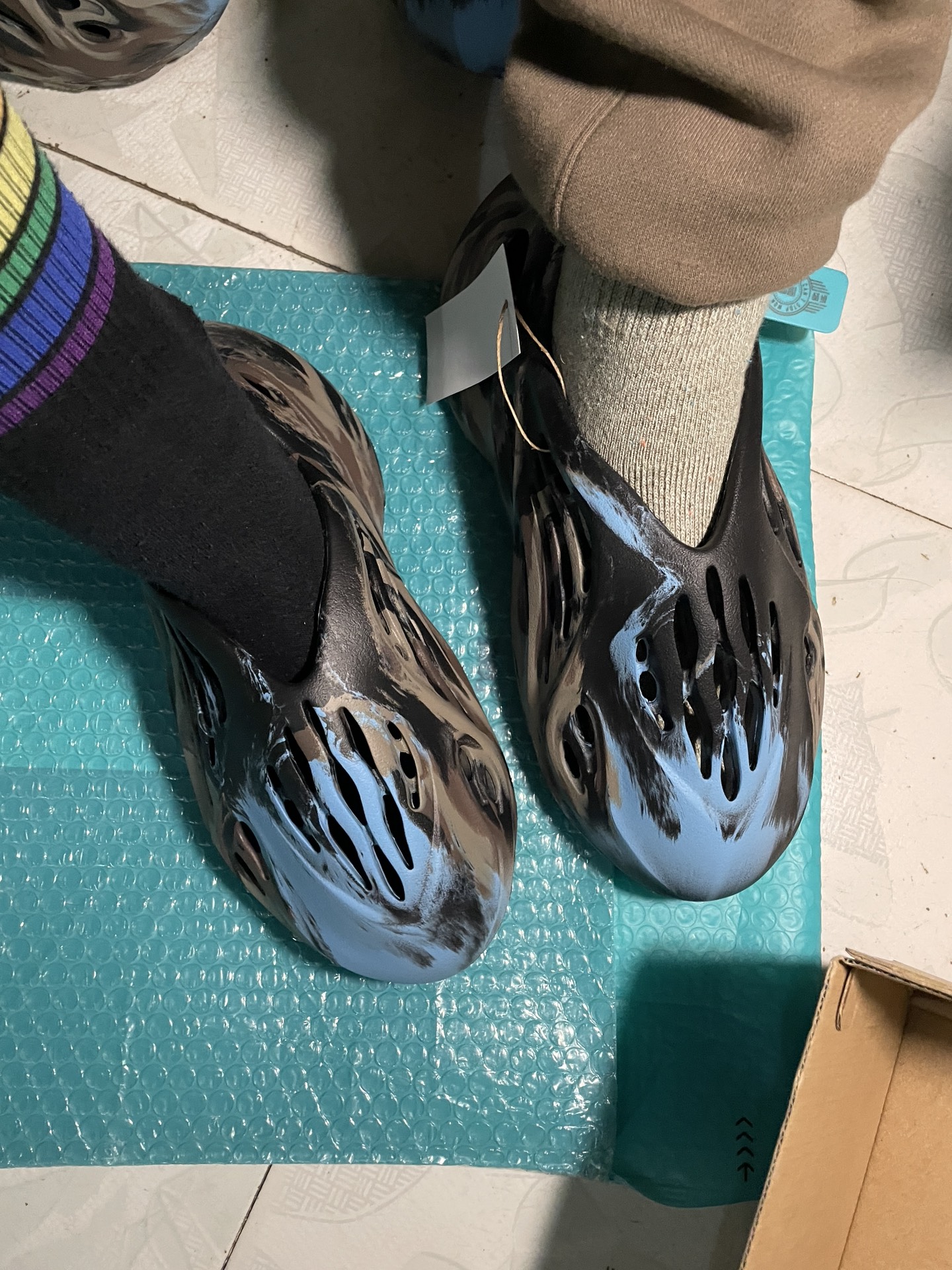 custom review-Adidas Originals Yeezy Foam Runner Черный Dazzle MX CINDER' Спортивные сандалии унисекс