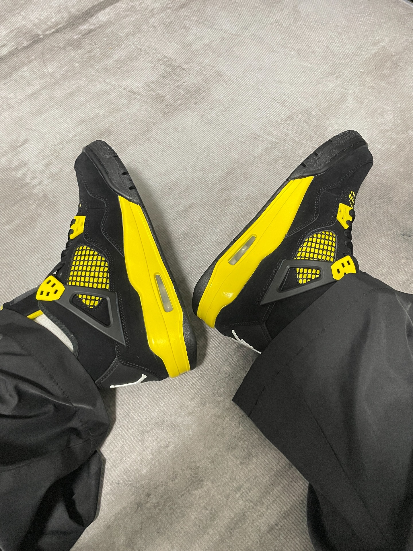 custom review-Jordan 4 Retro Thunder 2023 GS
