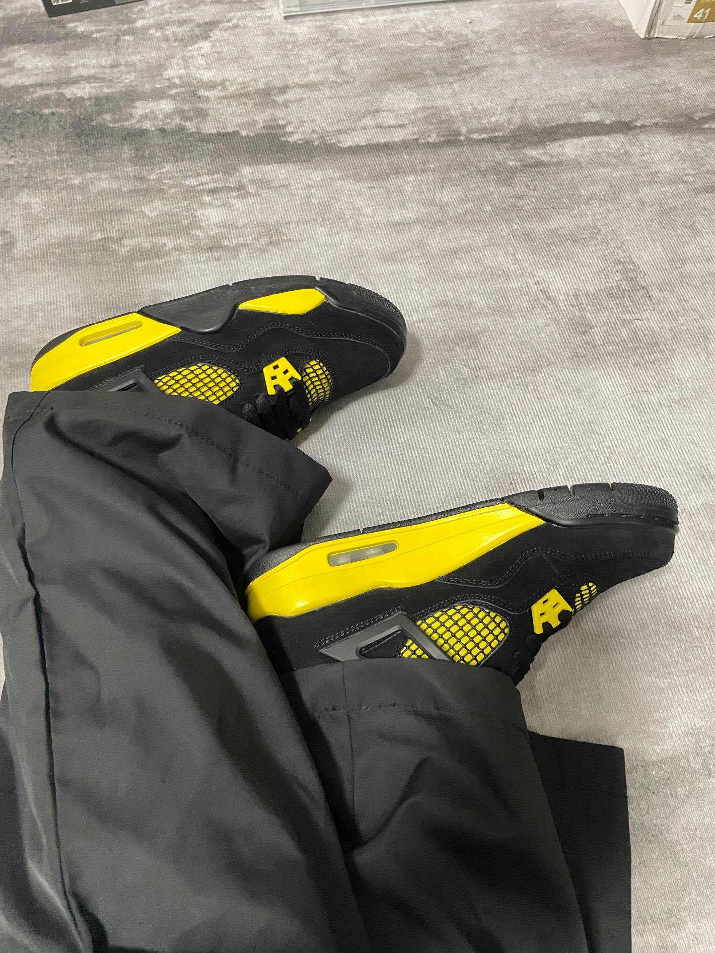 custom review-Jordan 4 Retro Thunder 2023 GS